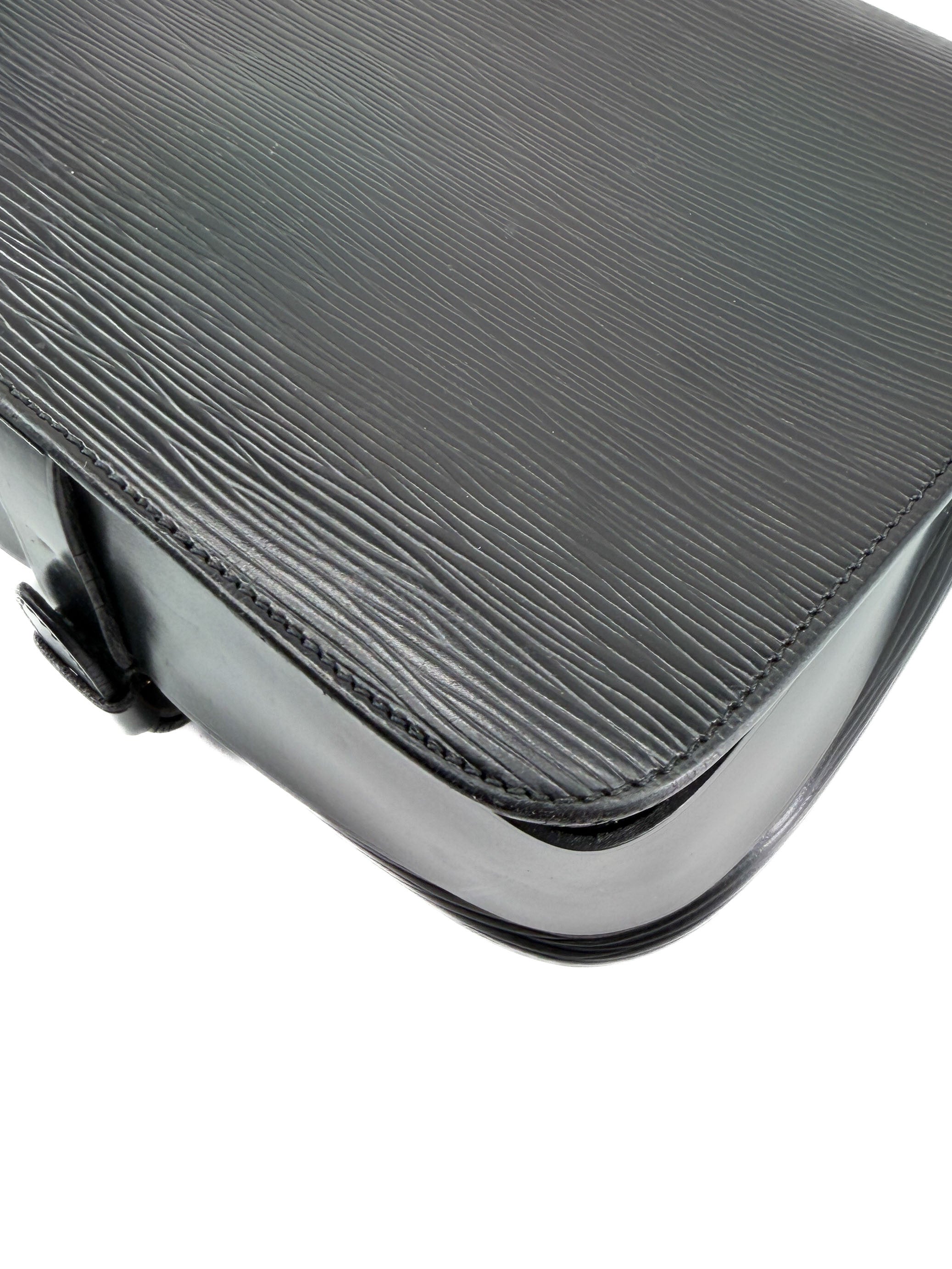 Louis Vuitton black epi Cartouchiere MM MI8901