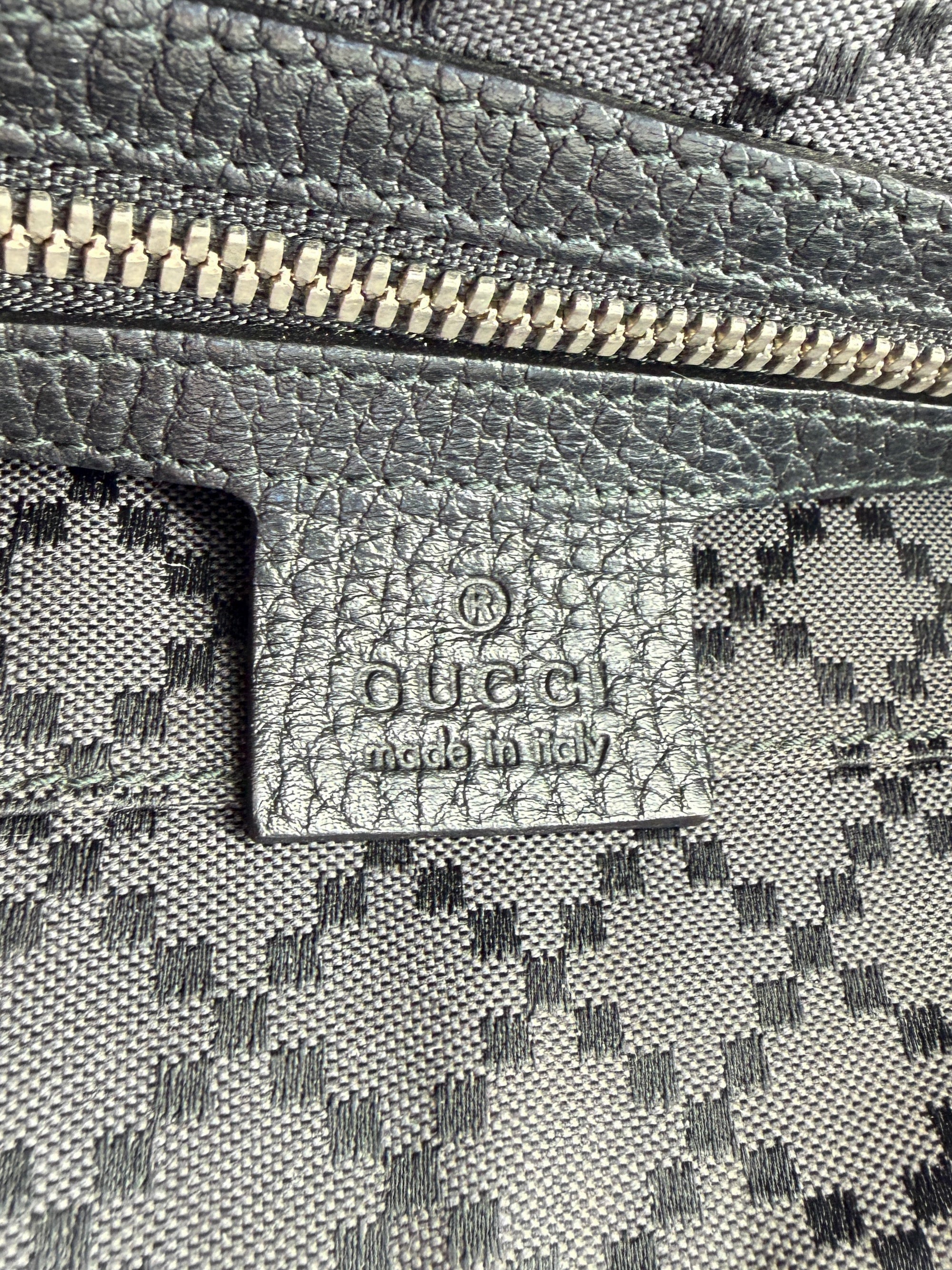 Gucci black leather wristlet 887075 486628