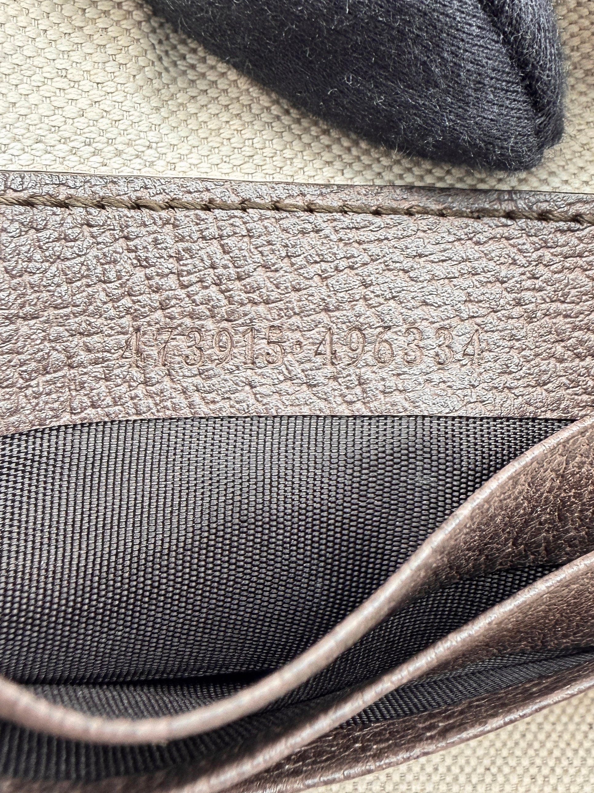 Gucci Courrier GG Supreme UFO Pouch Wristlet 473915-496334