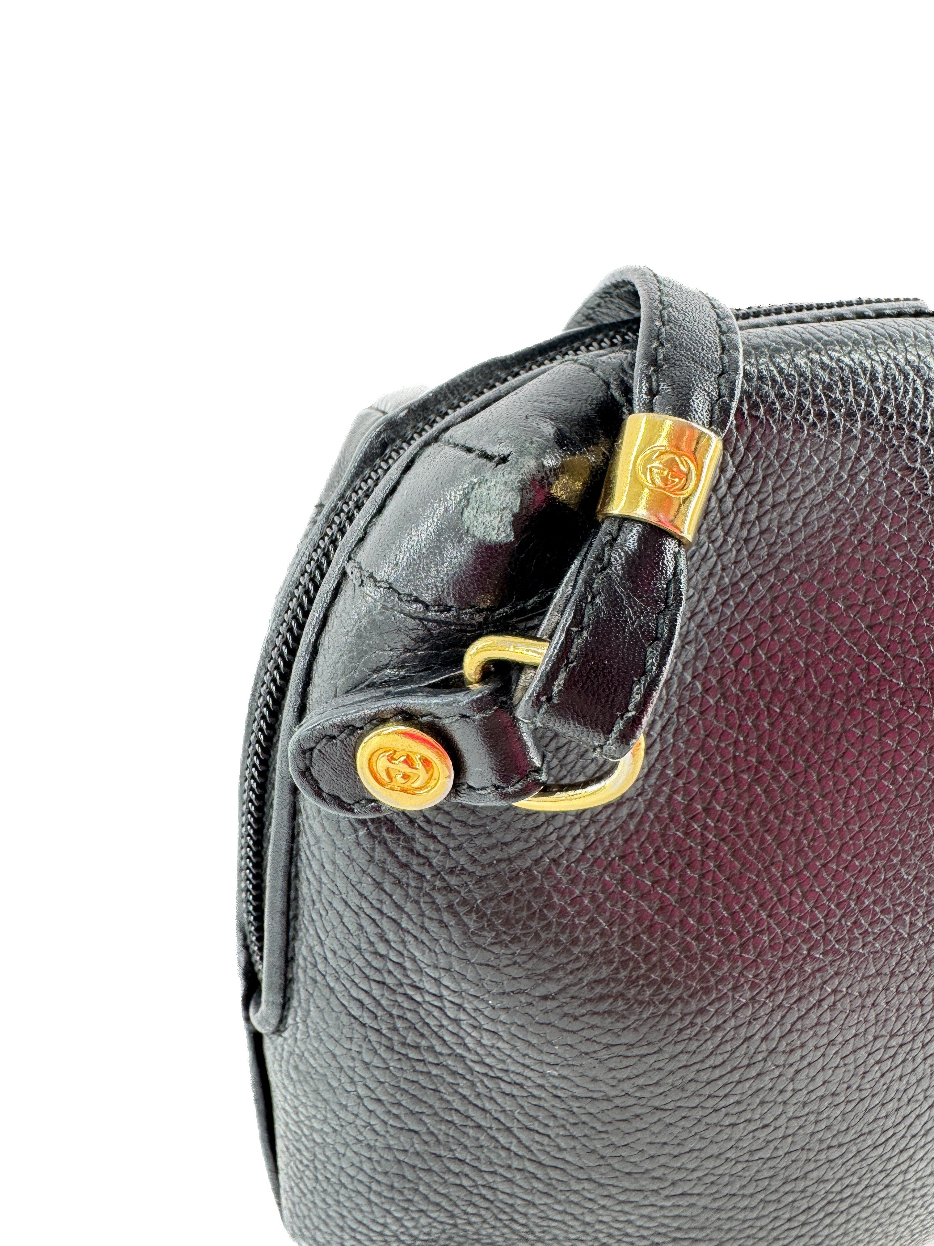 Gucci black vintage leather crossbody 007-104-0093