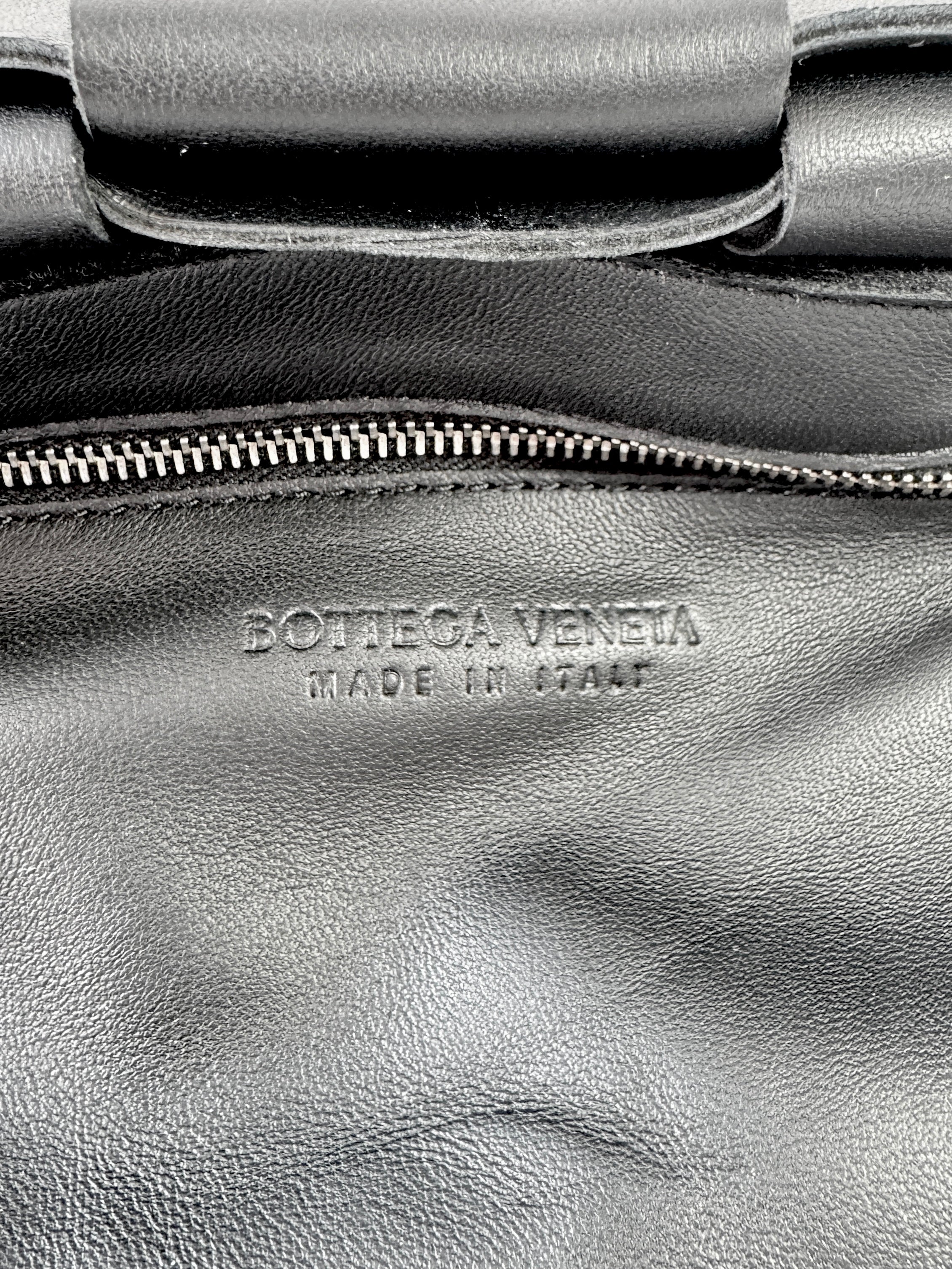 Bottega Veneta black leather small Cassette crossbody A00118842N