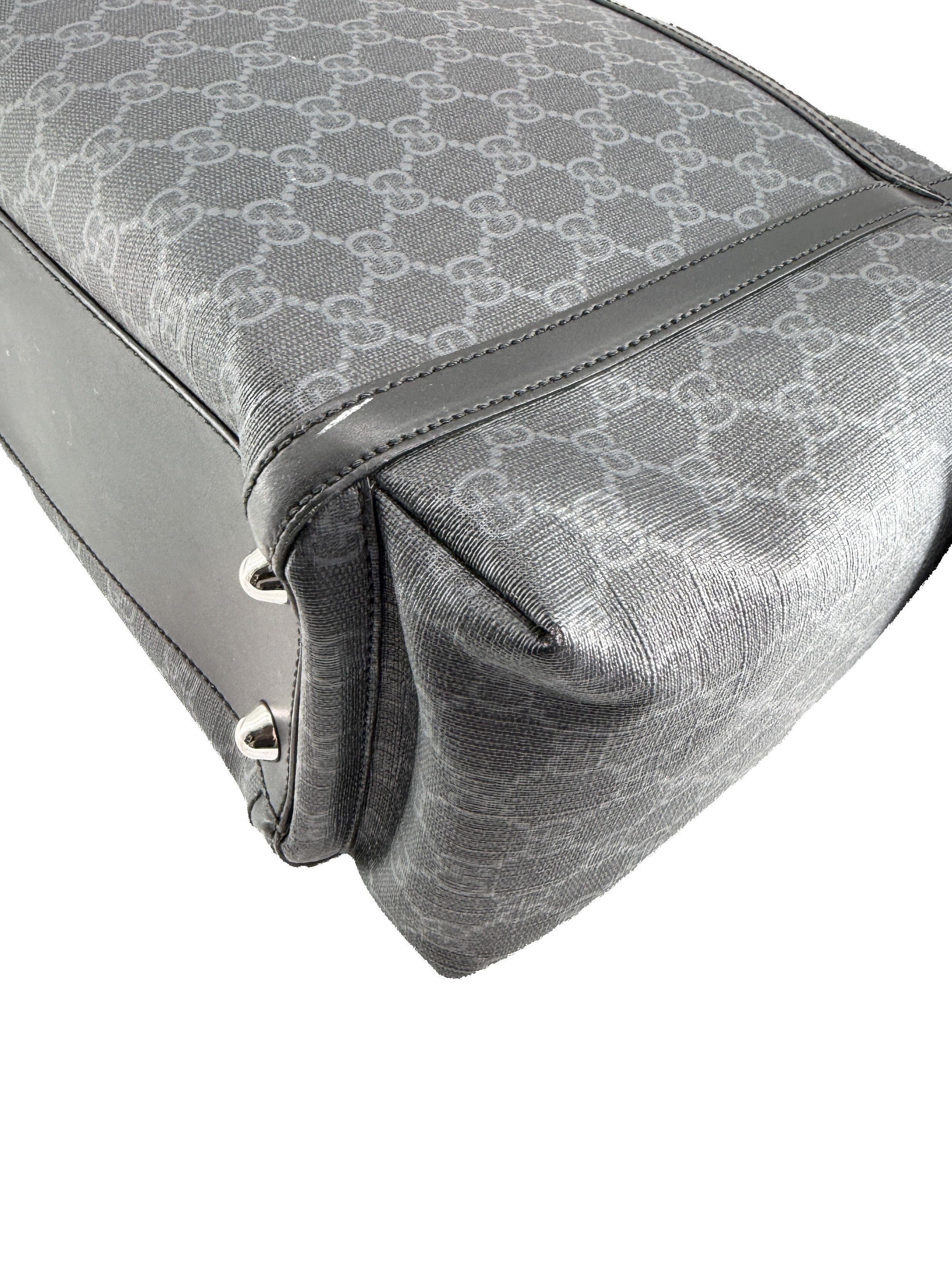 Gucci black GG Supreme messenger diaper bag 495909 525040