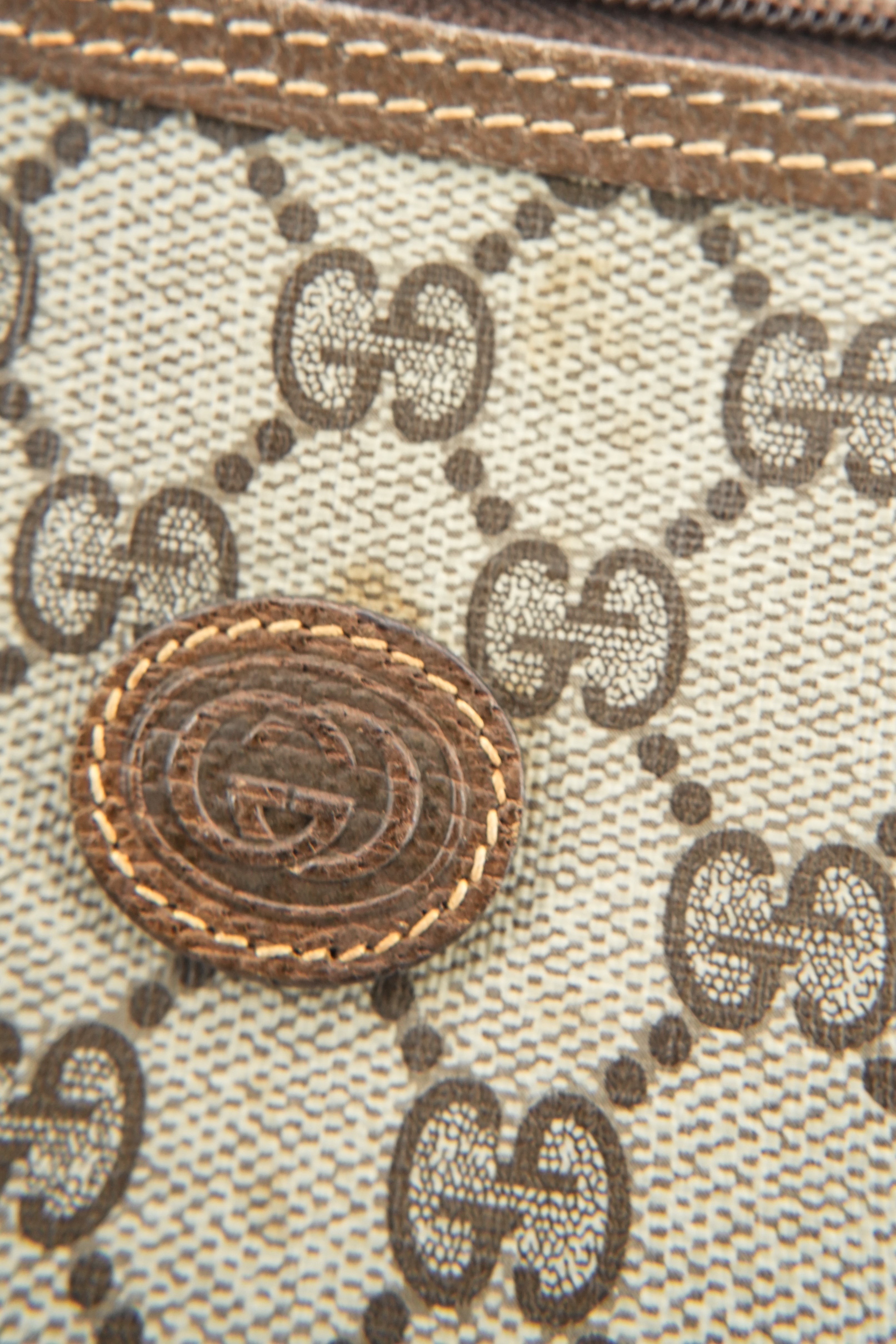 Gucci brown vintage zip pouch 014-115-6088