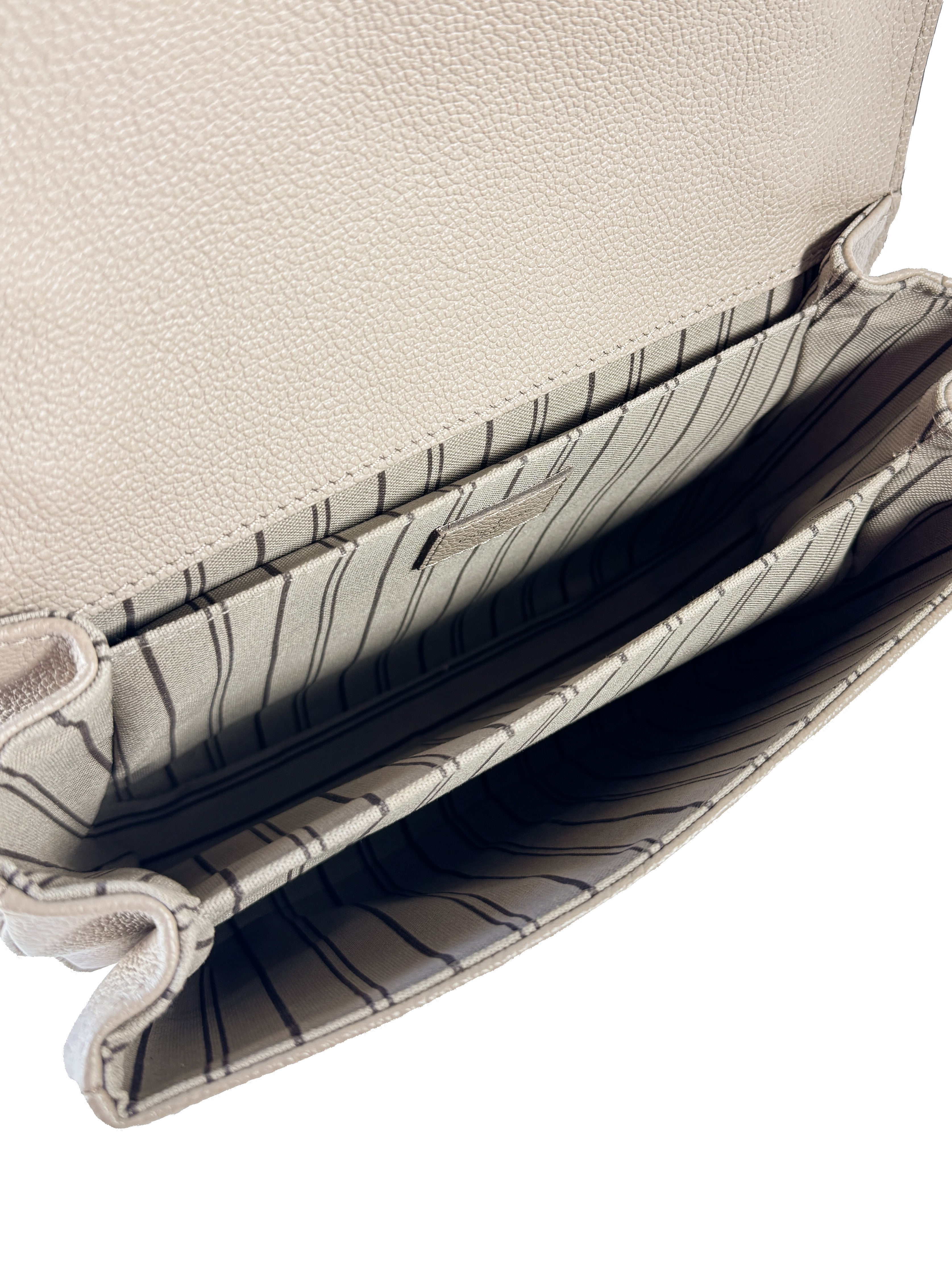 Louis Vuitton Pochette Metis turtledove empreinte leather NFC