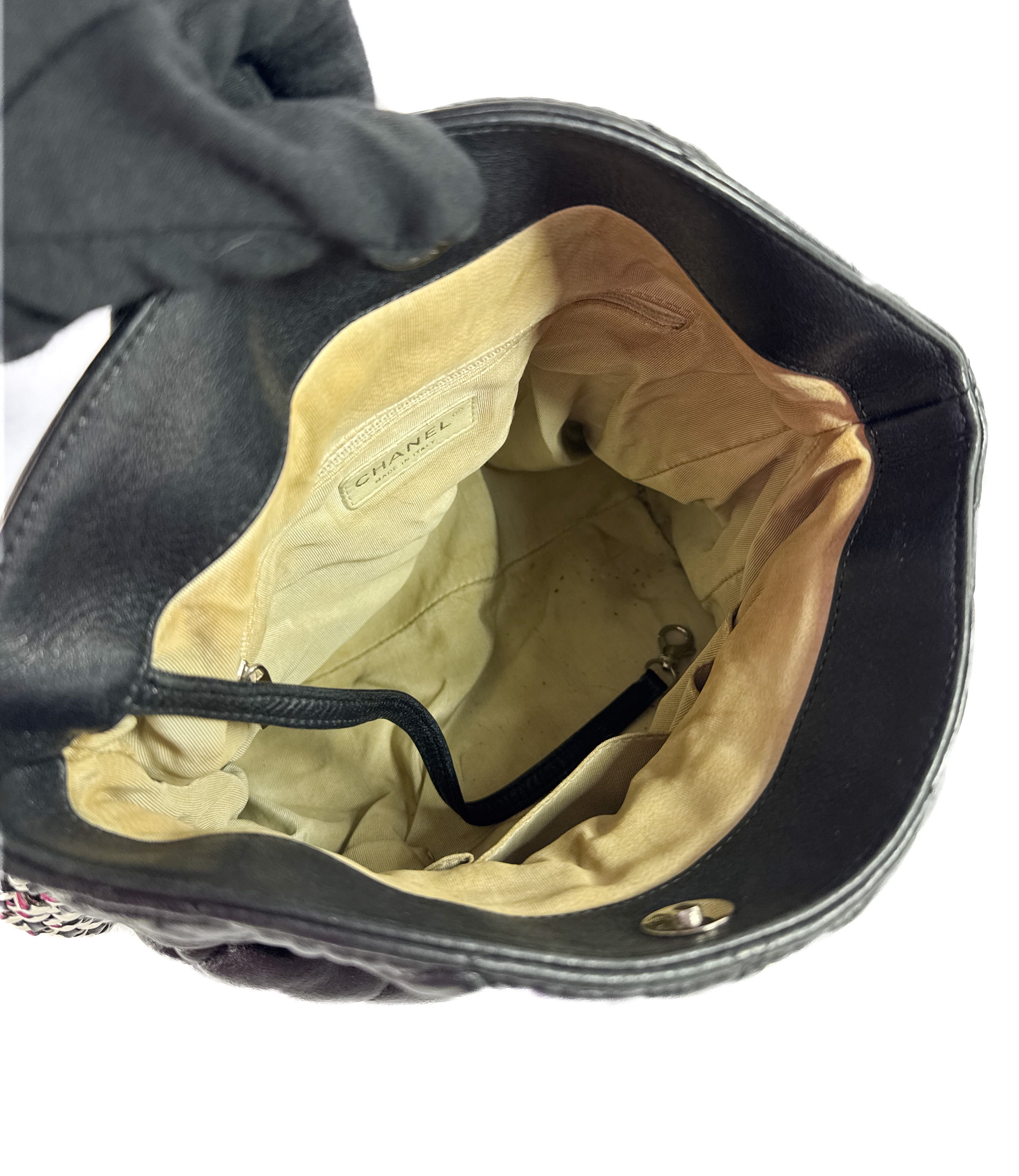 Chanel black chain around hobo quilted shoulder bag 15674661