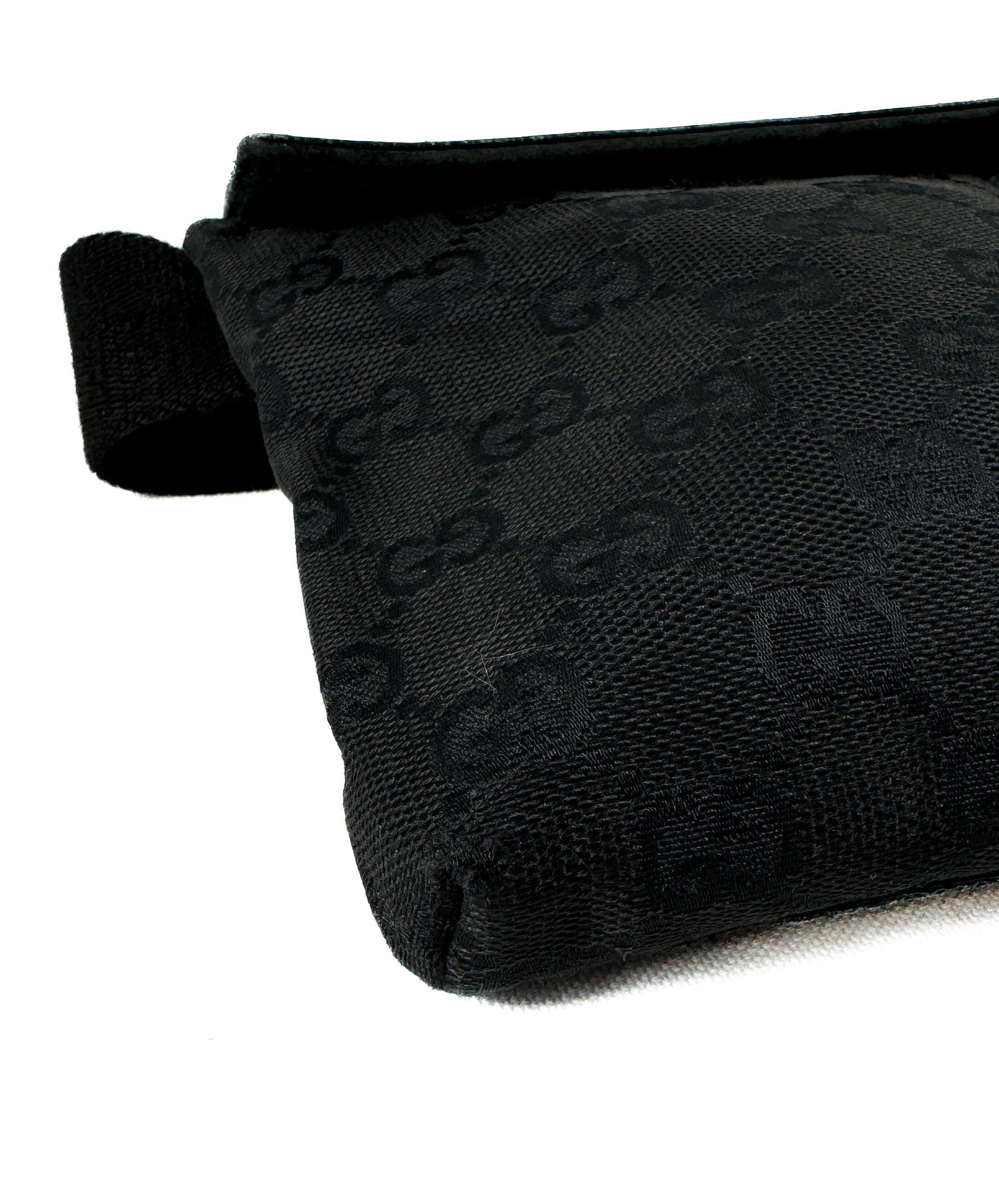 Gucci black signature vintage belt bag