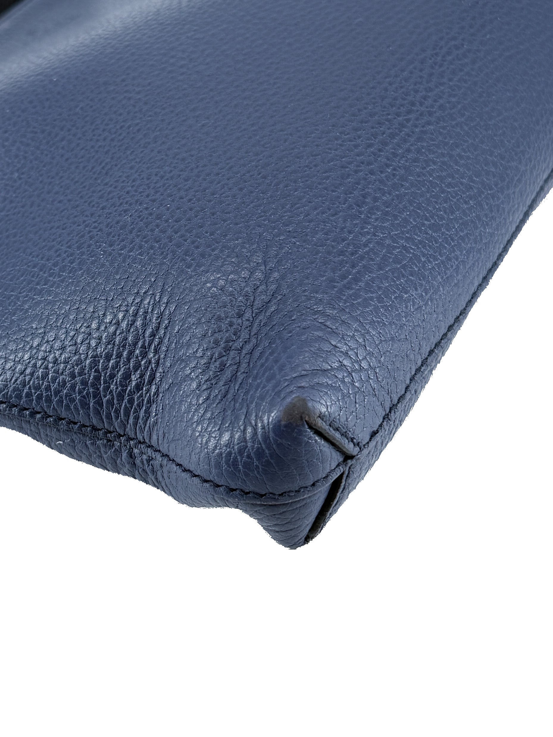 Gucci navy leather oversized wristlet 387075 486628