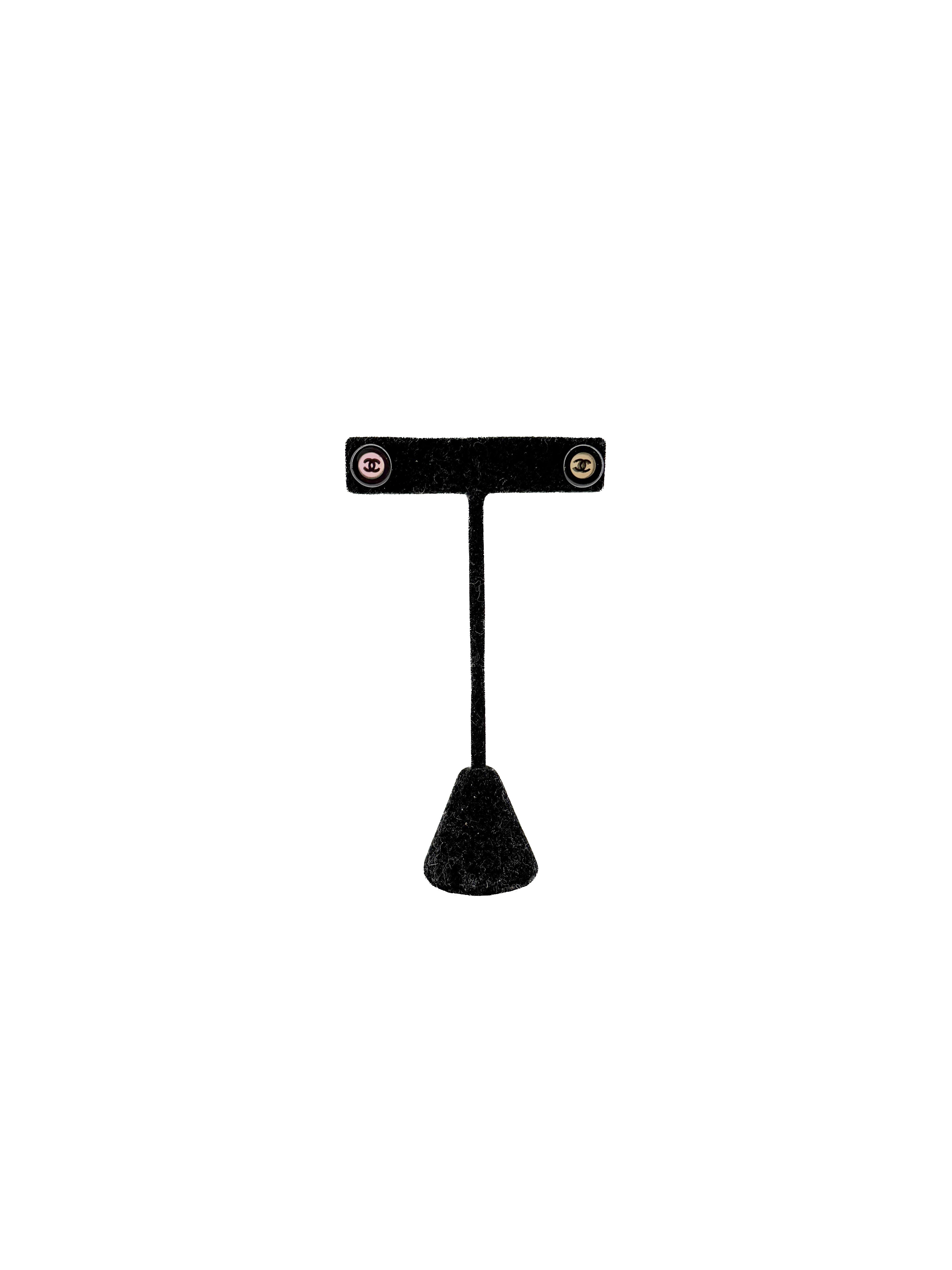 Chanel black resin CC stud earrings 01P