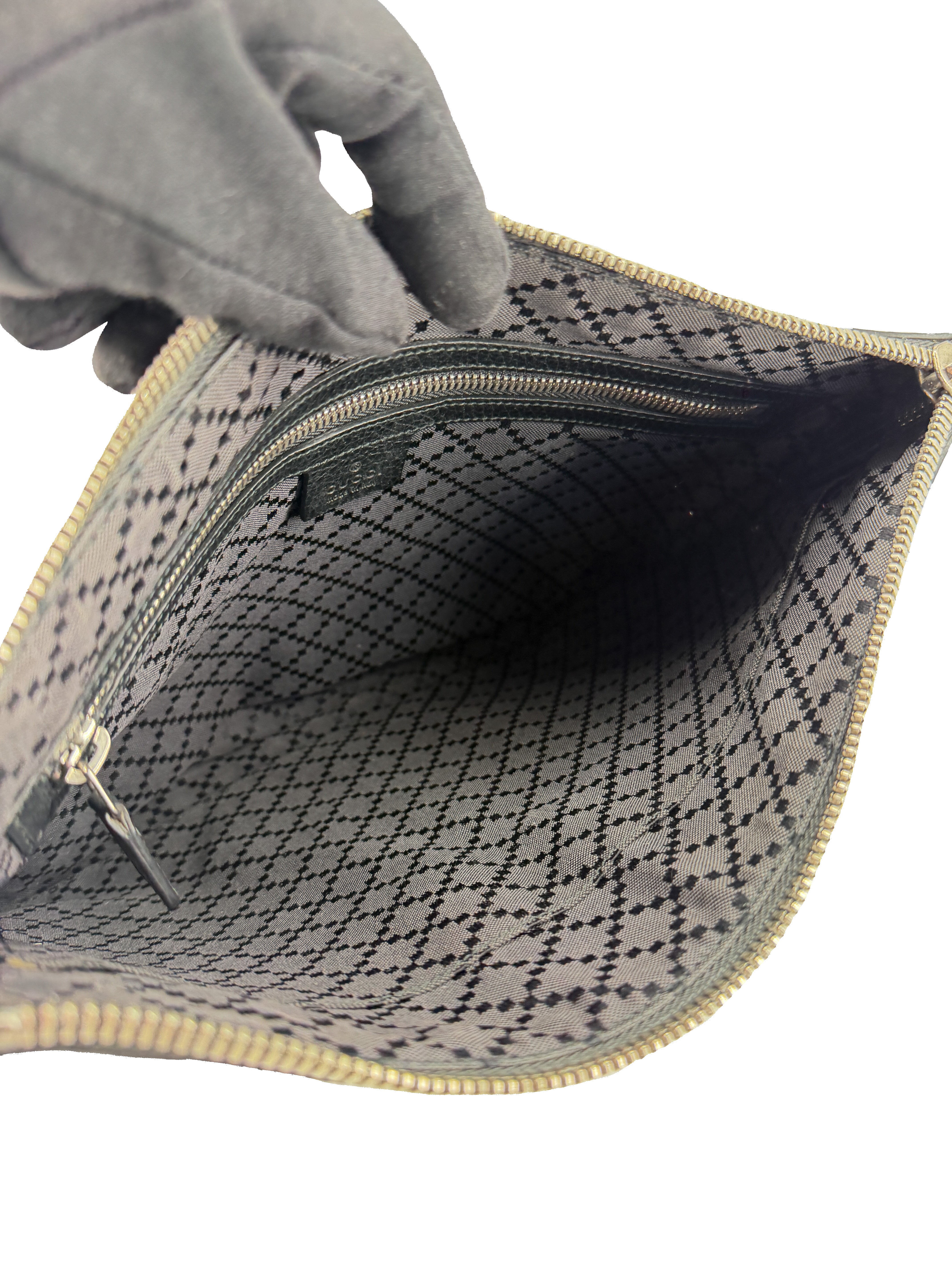 Gucci black leather wristlet 887075 486628