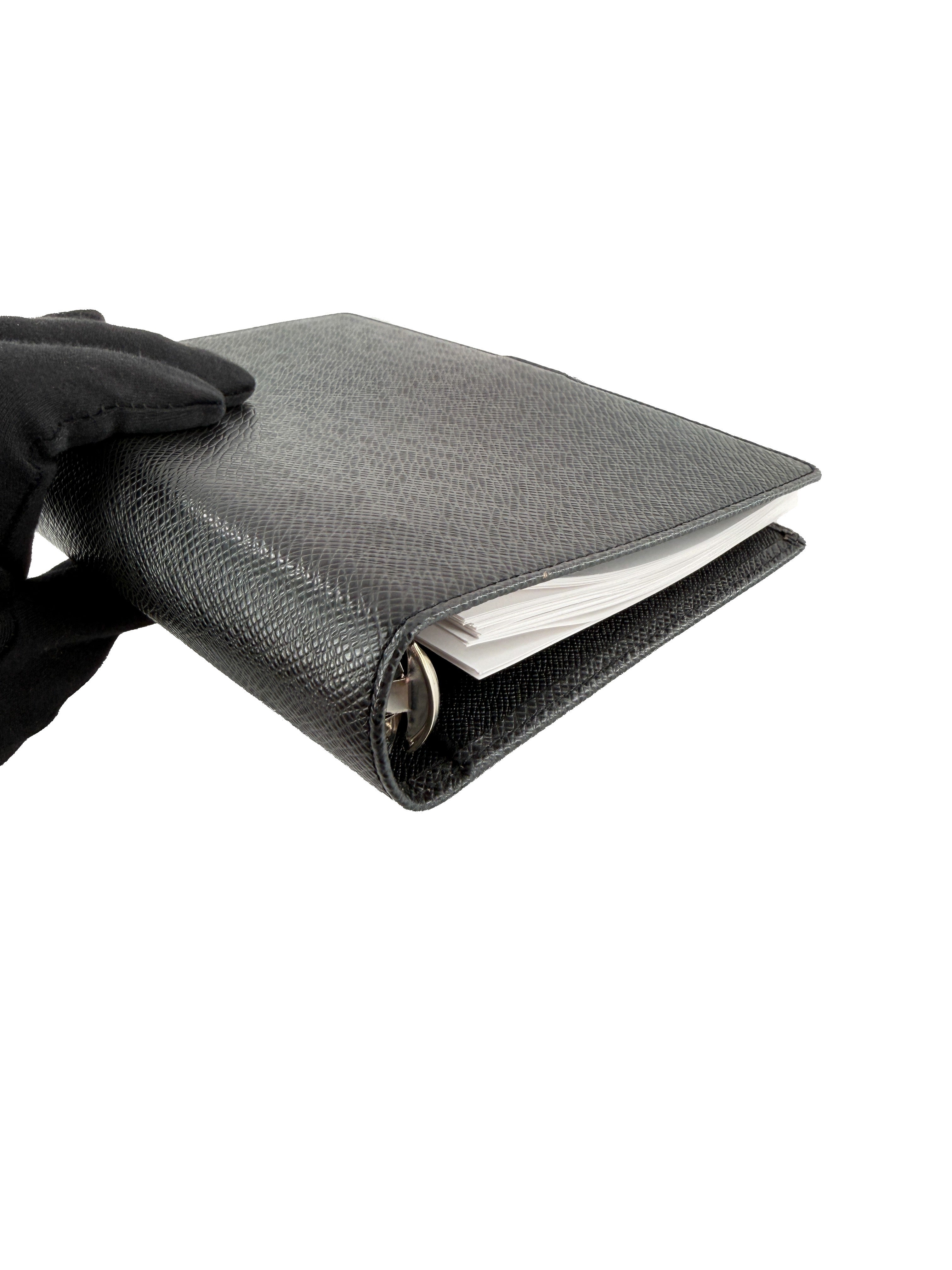Louis Vuitton black Taiga leather medium ring agenda SP1001