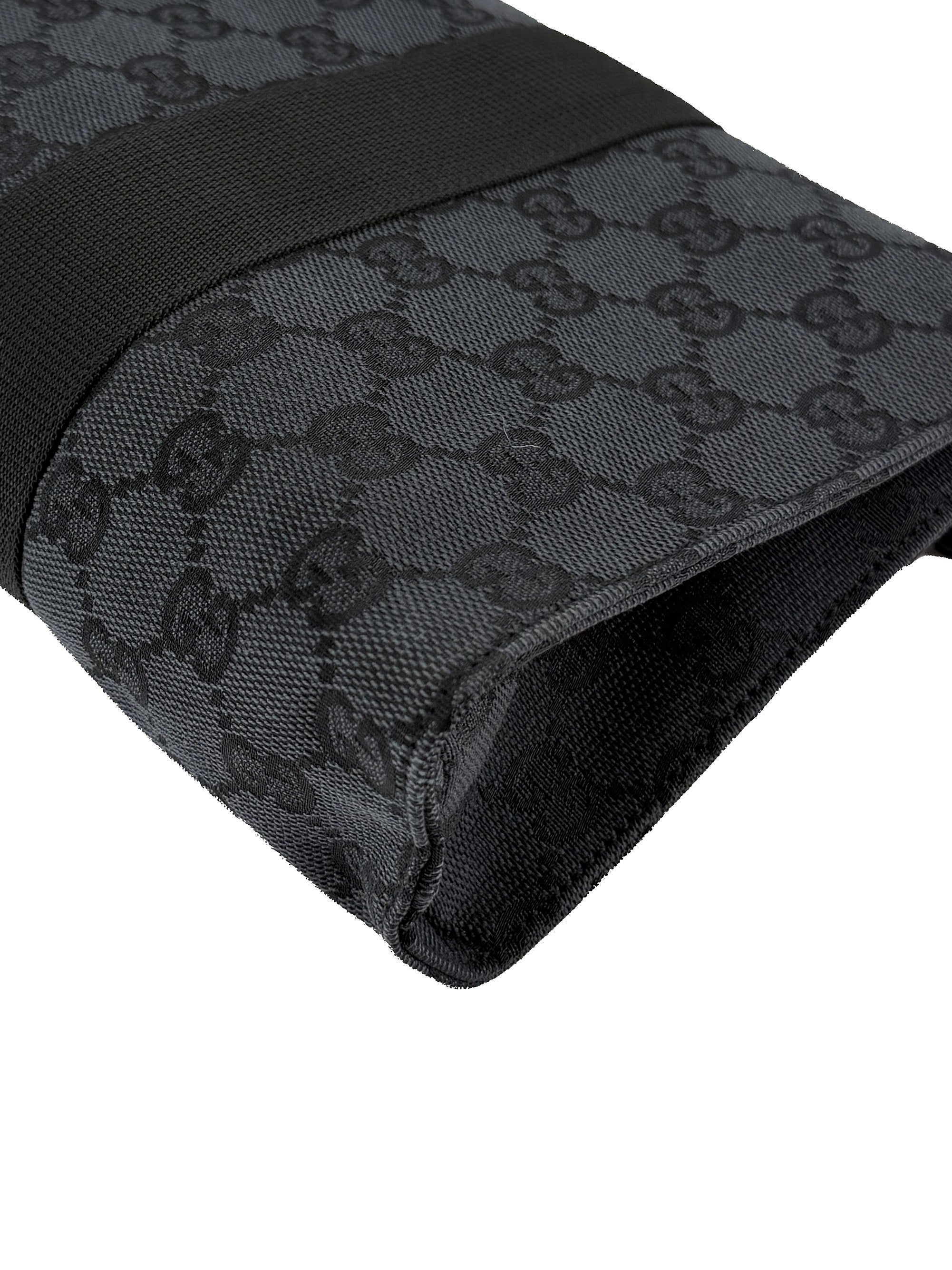Gucci black signature canvas pouch 039-0992 01998