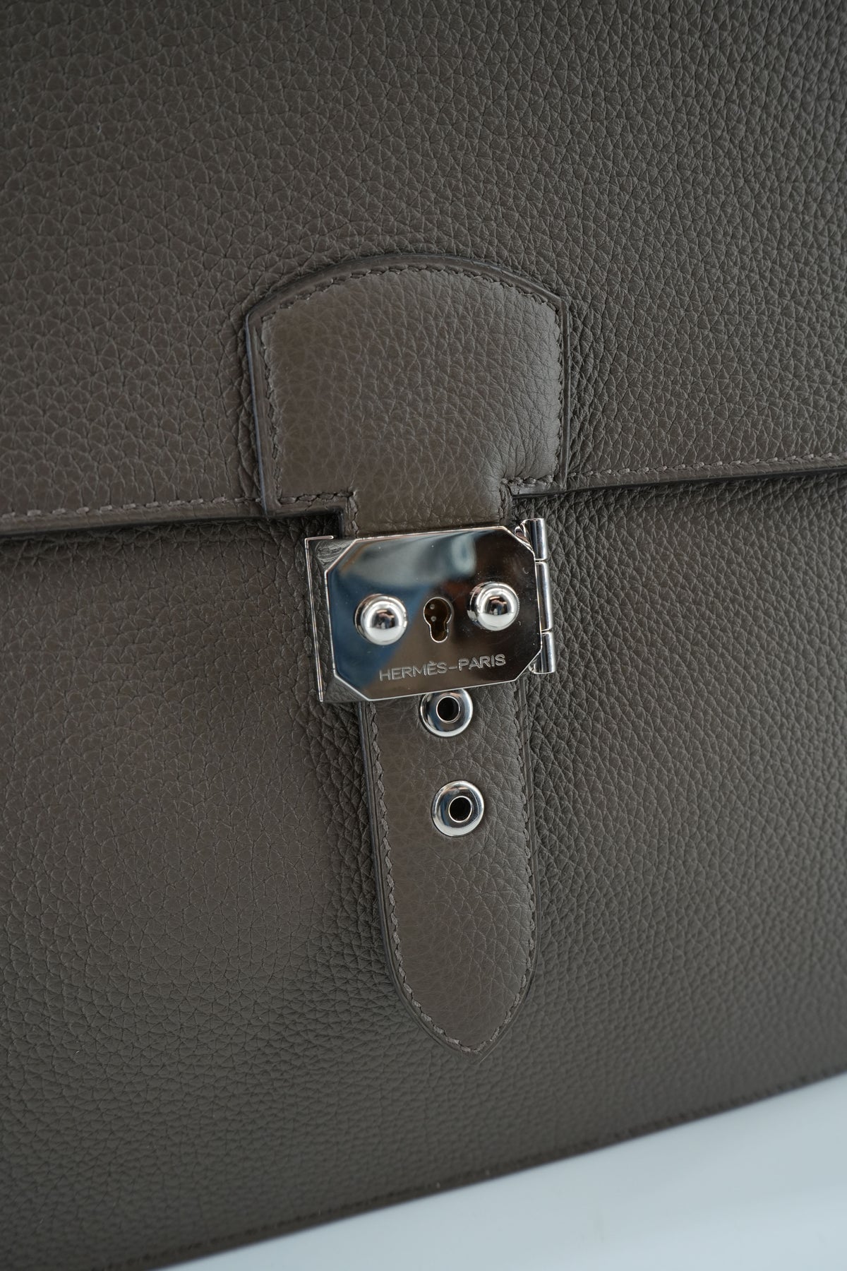Hermes Sac a Depeches Light 41 T taupe togo