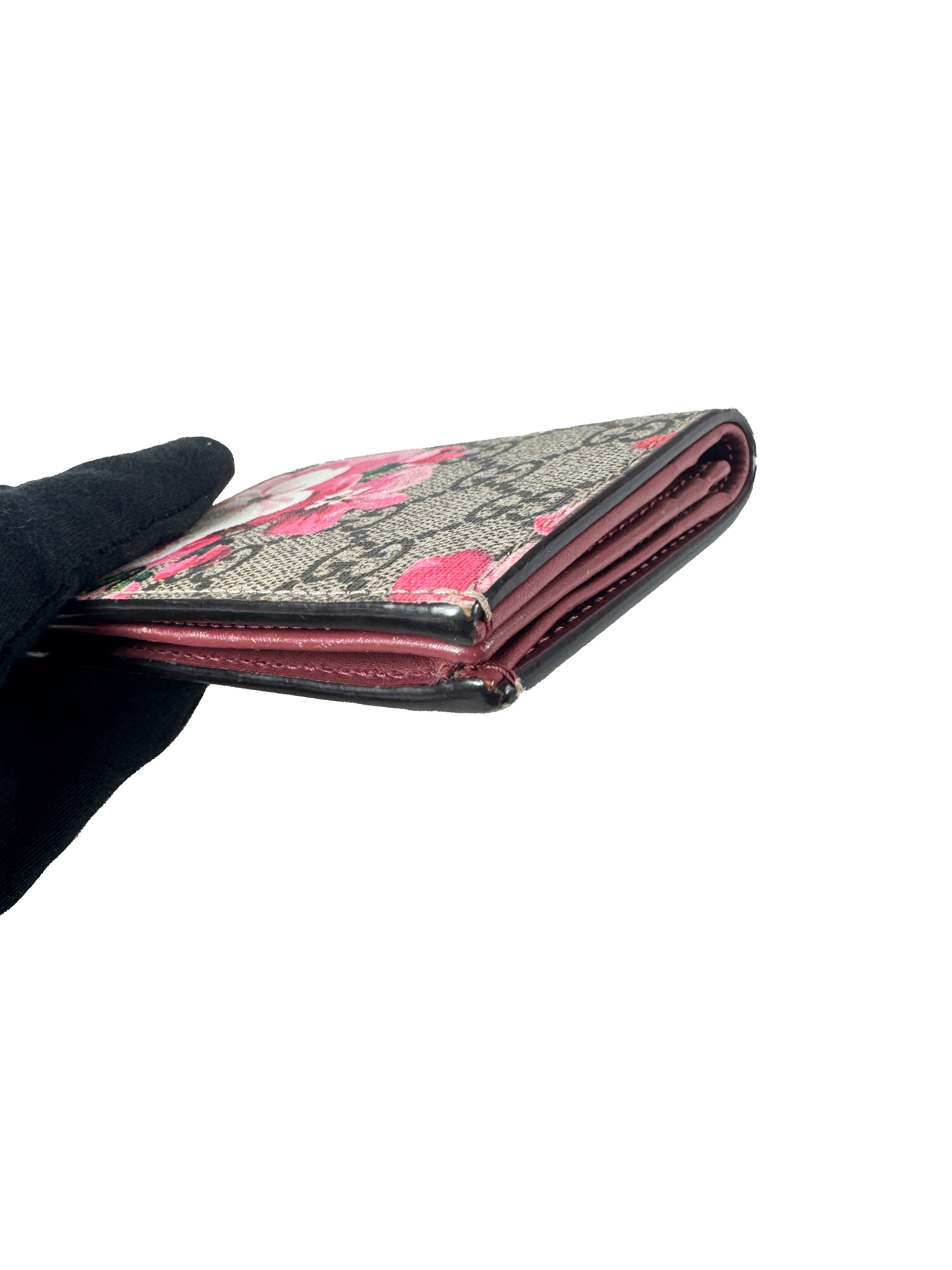 Gucci GG Supreme Blooms compact wallet 410088-525040