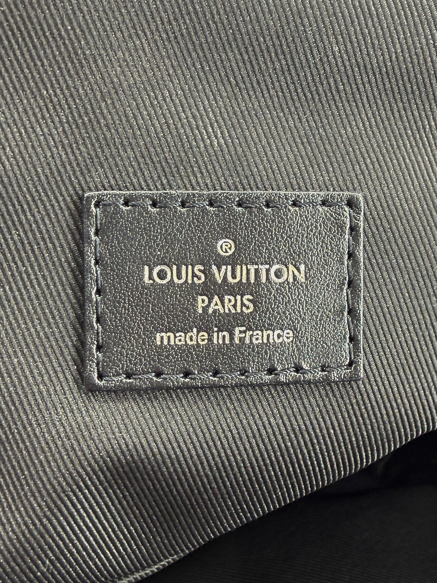 Louis Vuitton monogram black Avenue sling NFC