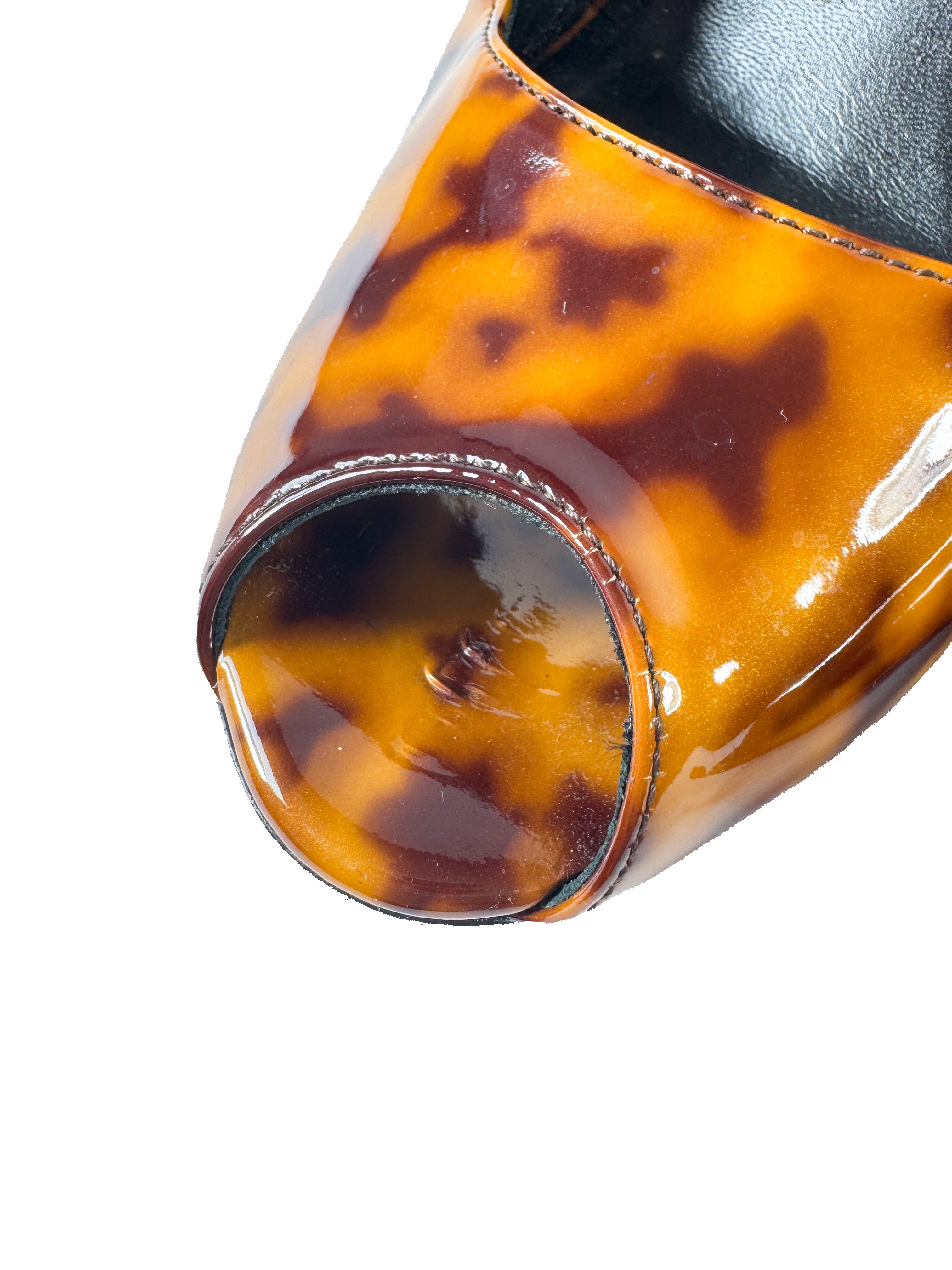 Gucci patent leather tortoise wedges size 7