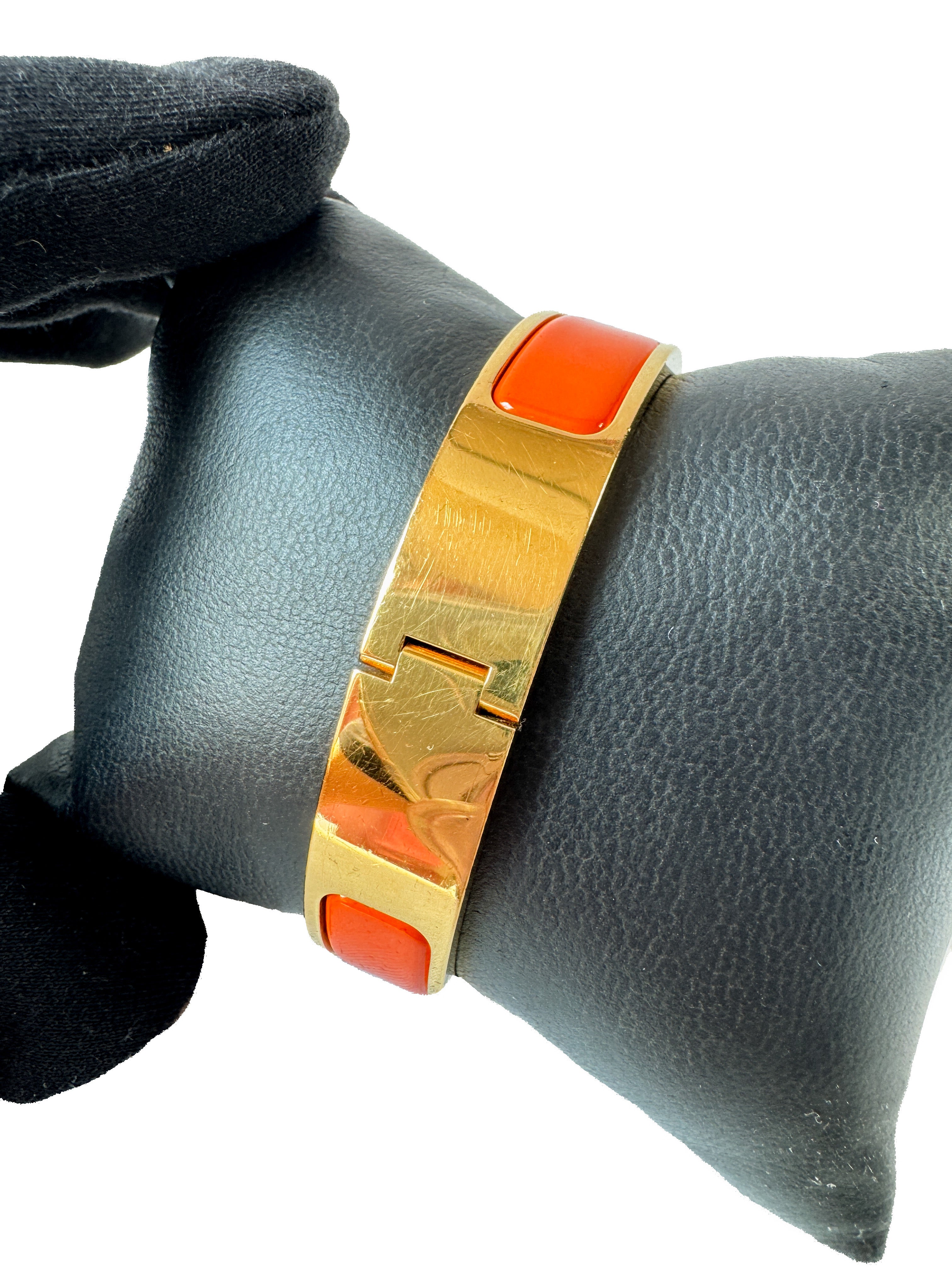 Hermès orange/gold clic H bangle GM FI 01 75