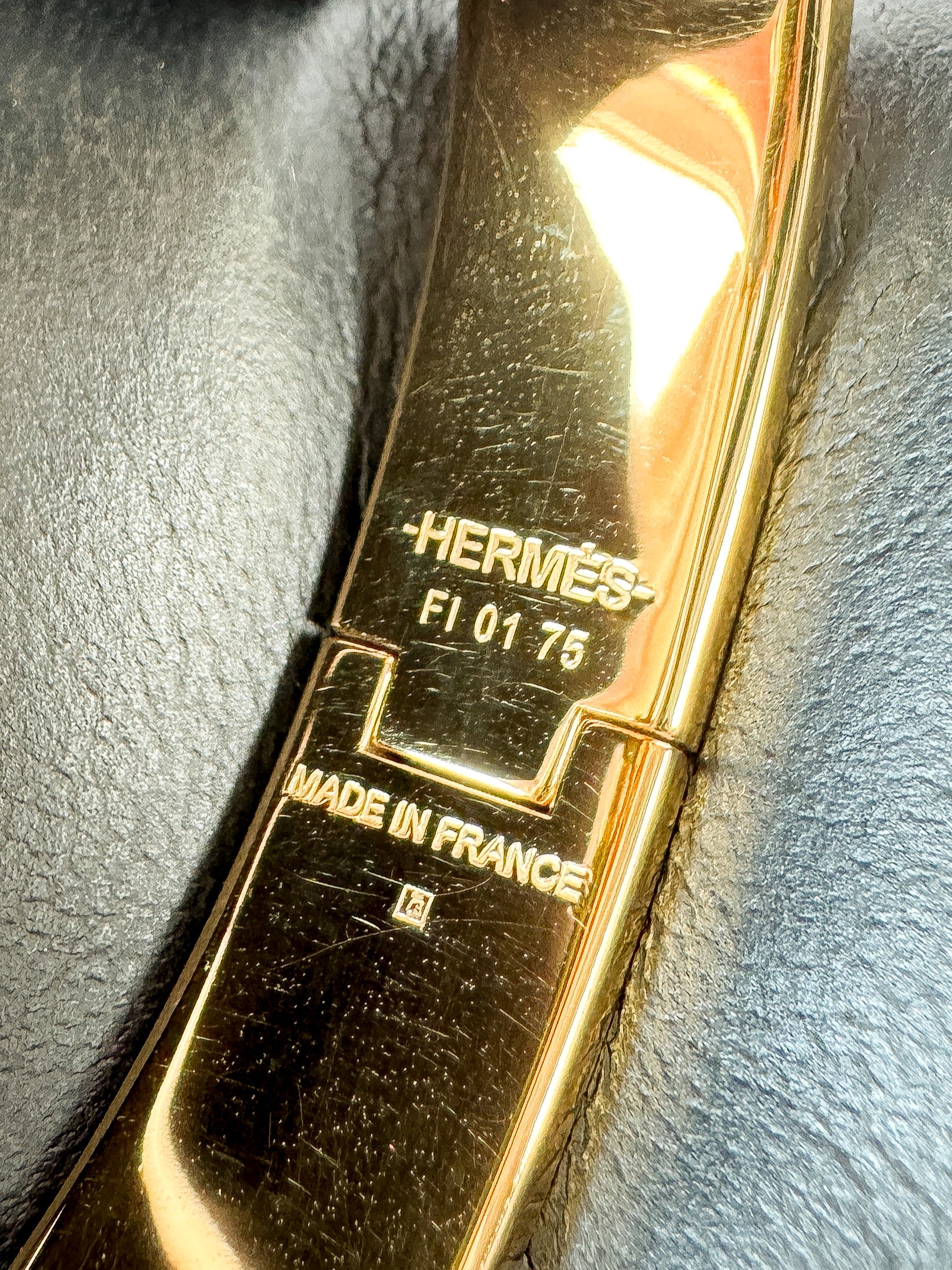 Hermès orange/gold clic H bangle GM FI 01 75