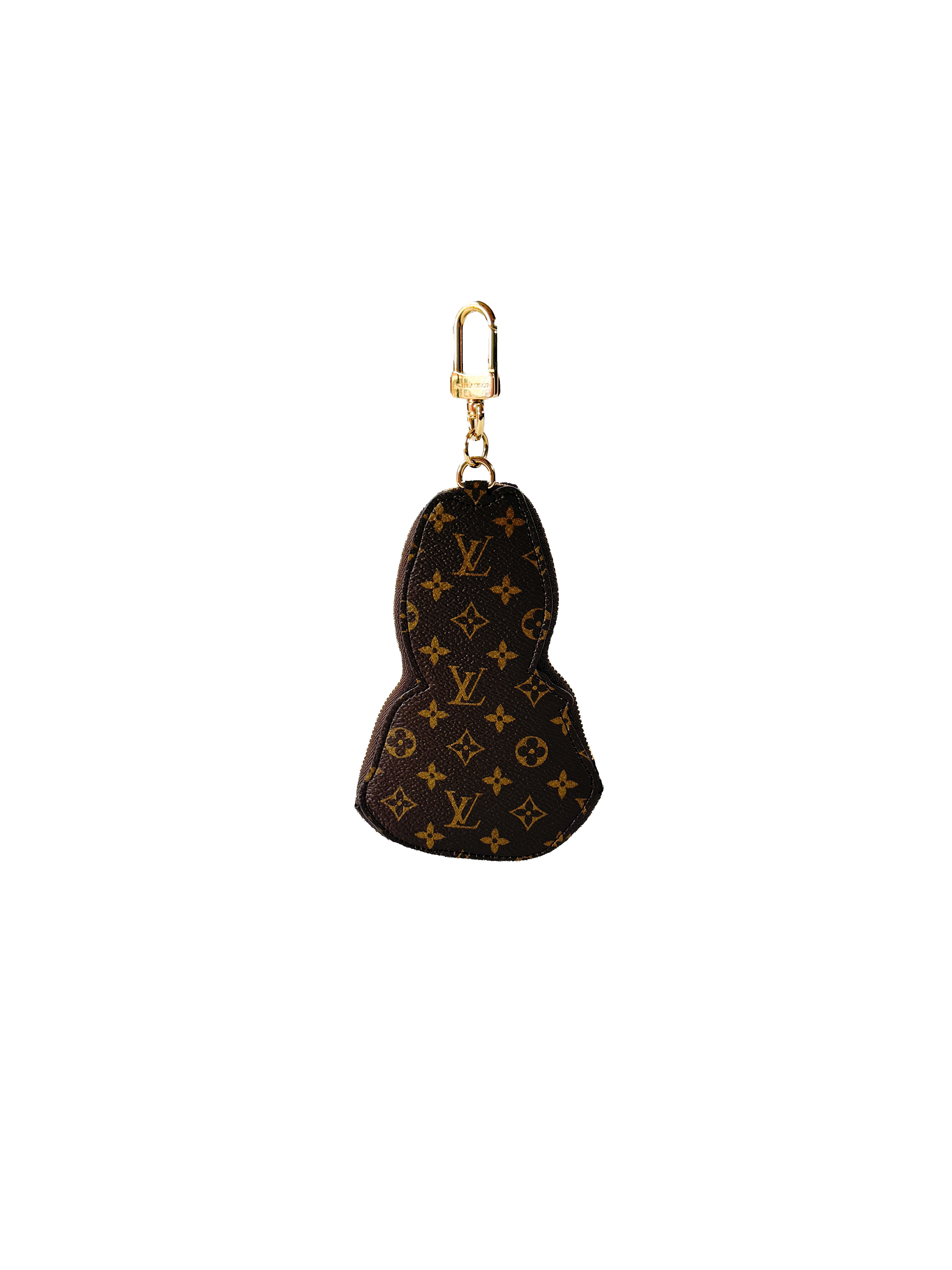 Louis Vuitton x Sun Yitian 2024 patent leather Animogram monogram rabbit keychain pouch (NFC)