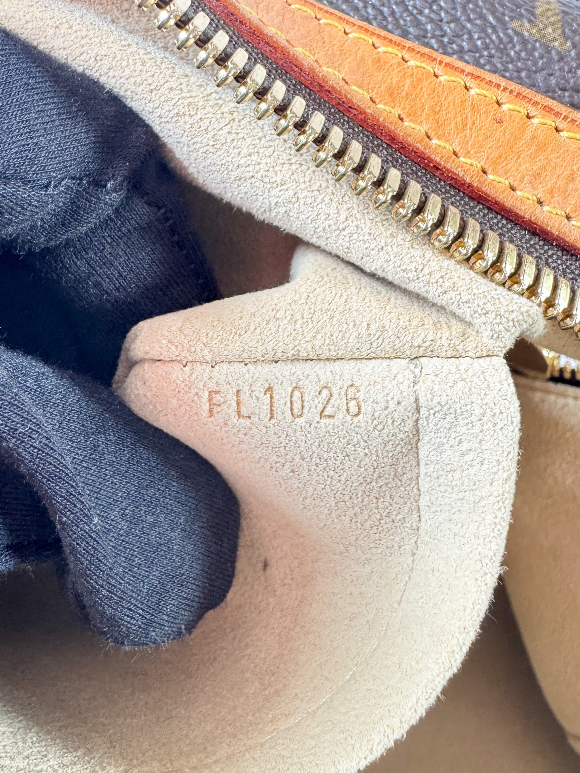 Louis Vuitton monogram limited edition Stephen bag FL1026