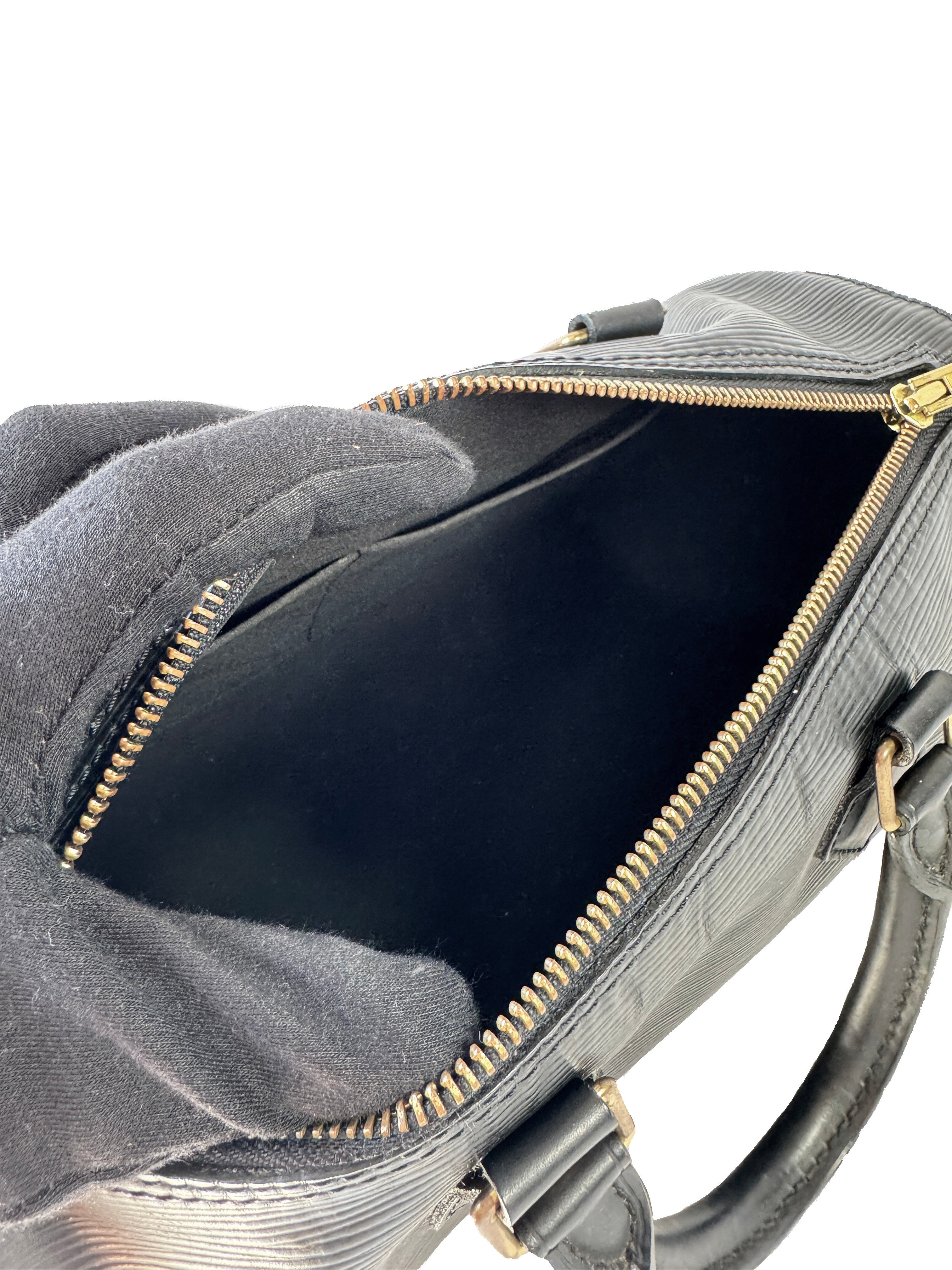 Louis Vuitton black epi speedy 25 SP0035