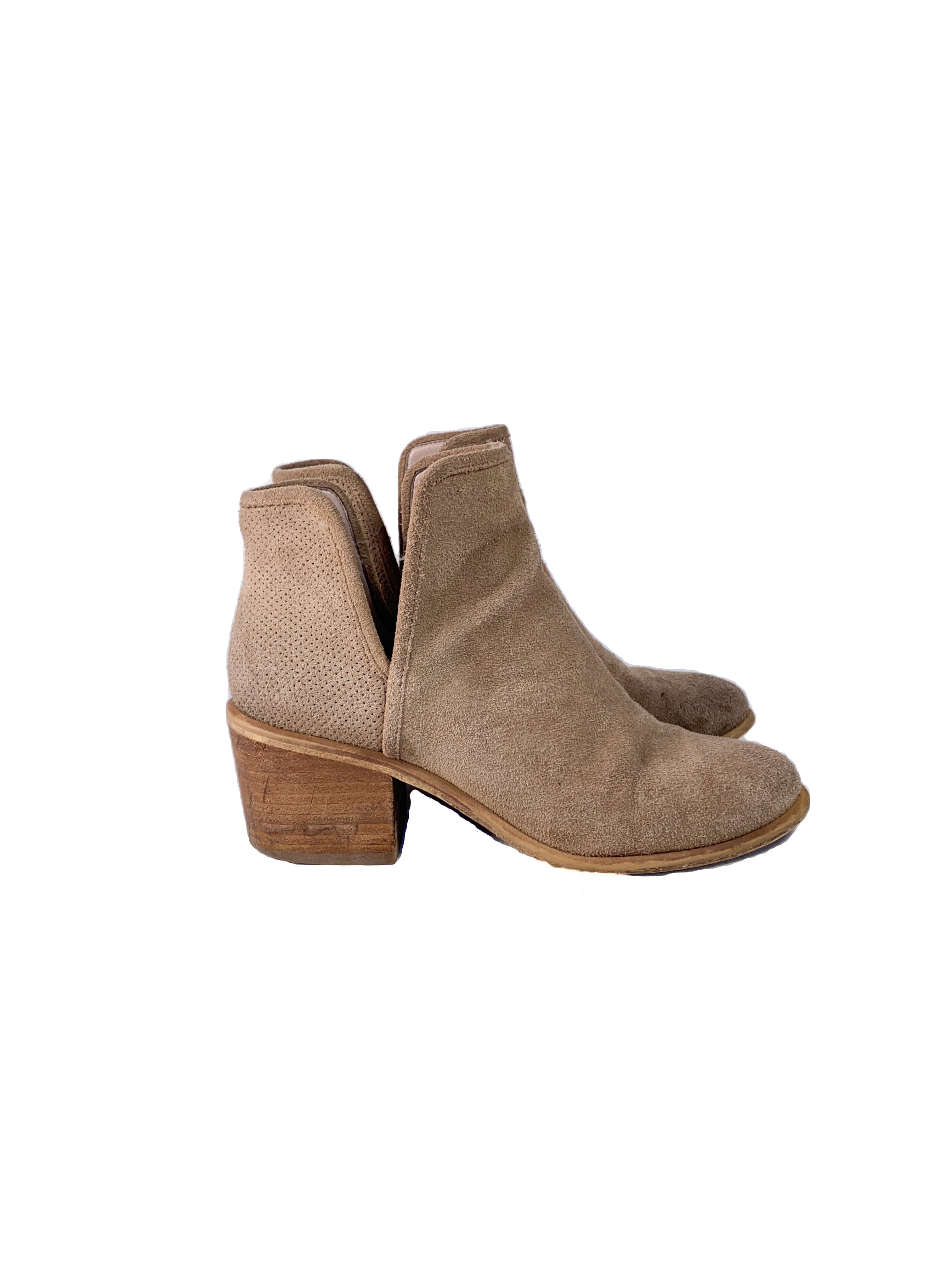 Hinge tan suede ankle boots size 5.5