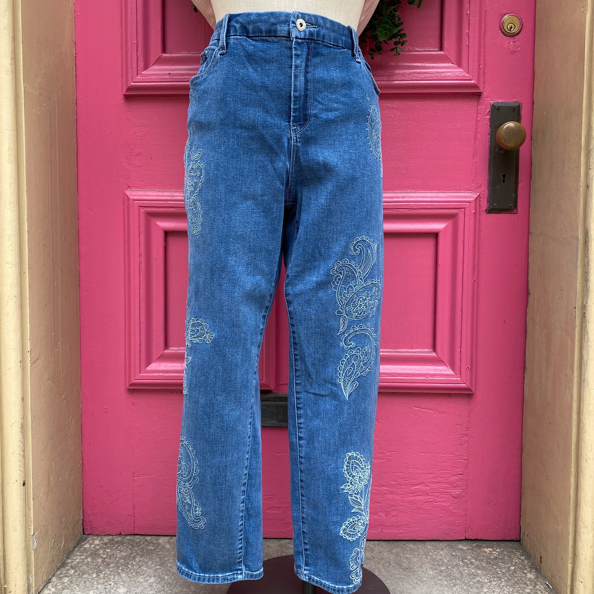 Chicos embroidered ankle jeans size 16