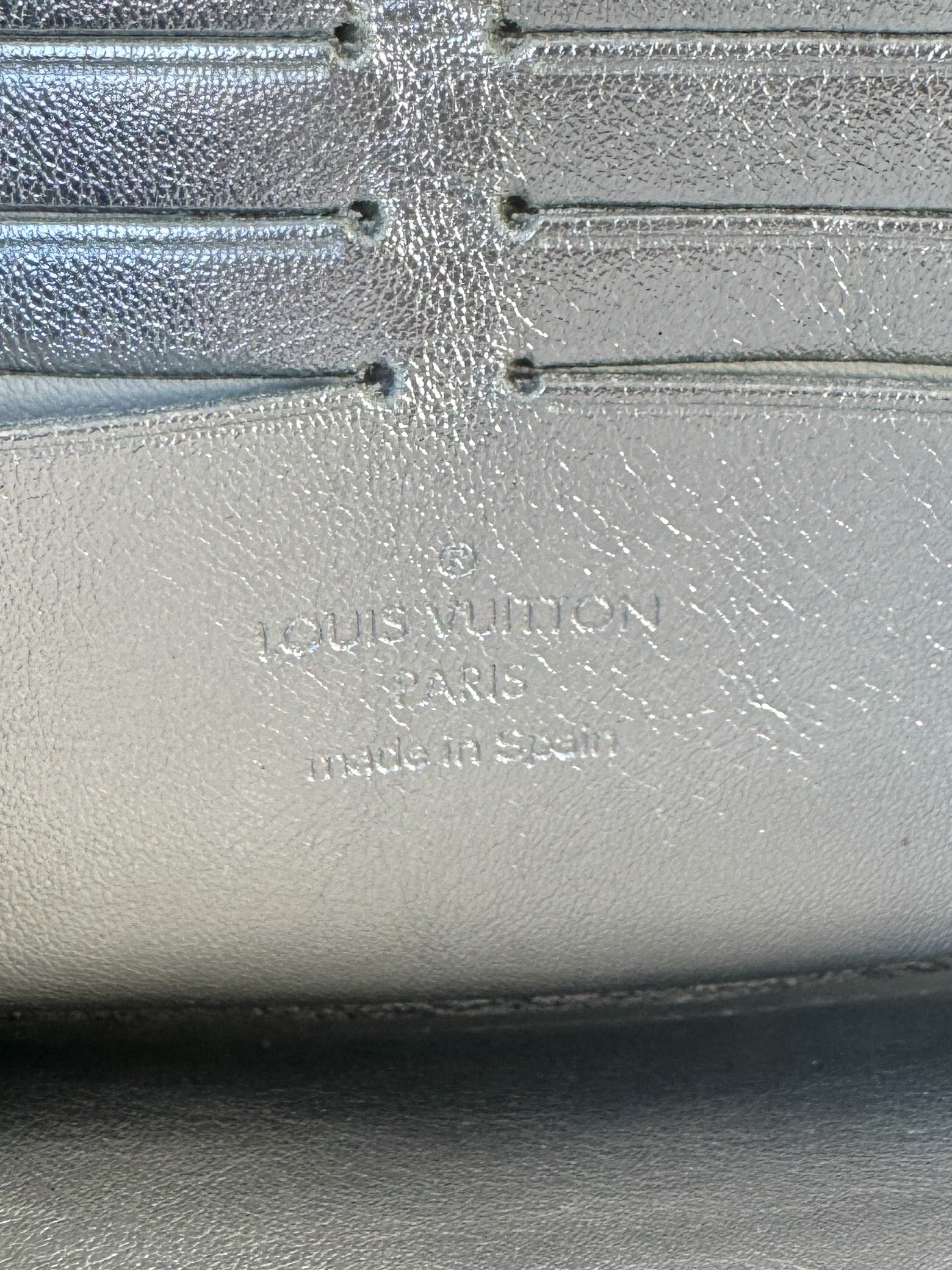 Louis Vuitton silver Suhali zippy wallet CA3086