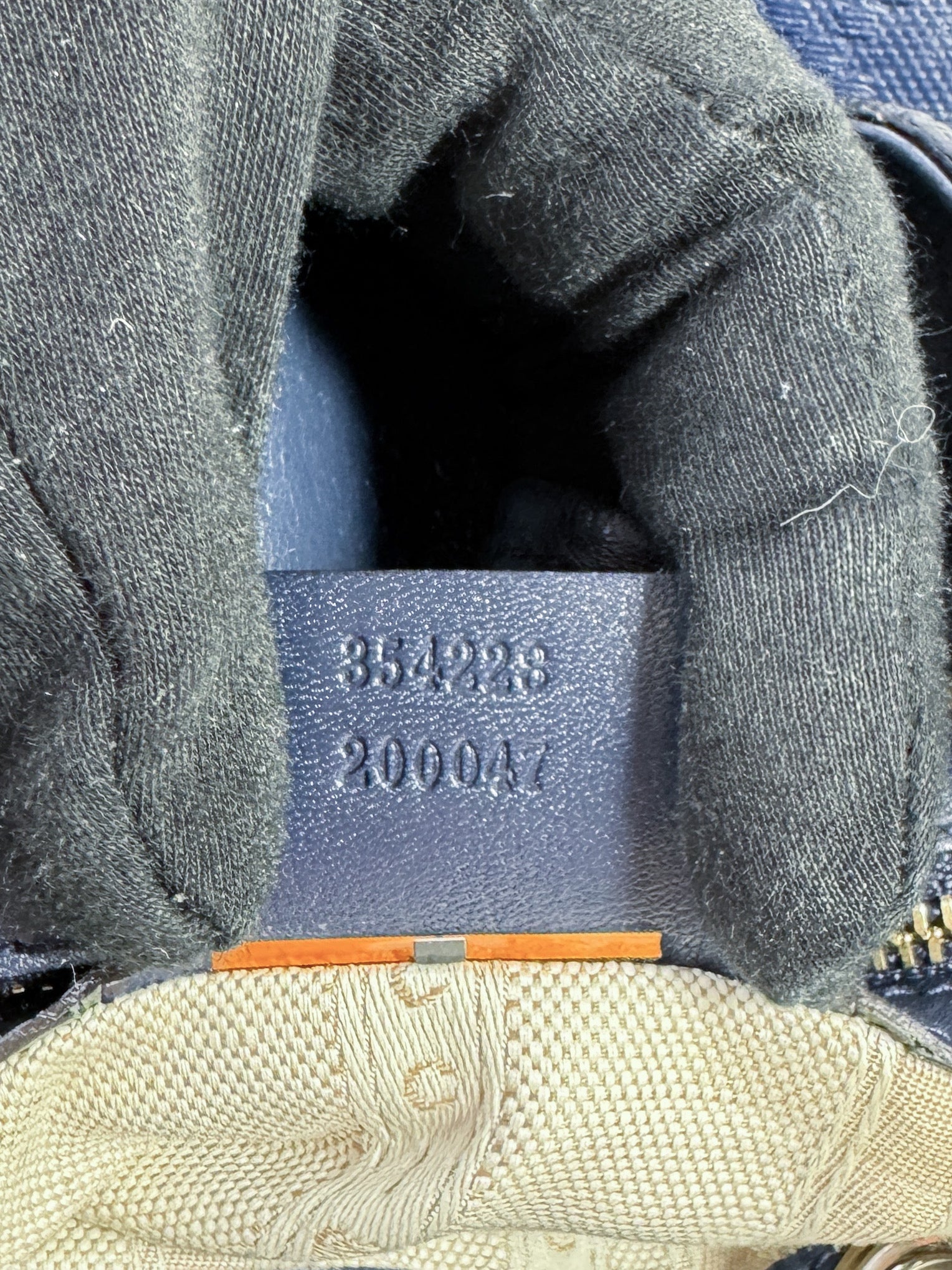 Gucci navy leather bucket bag 354228200047