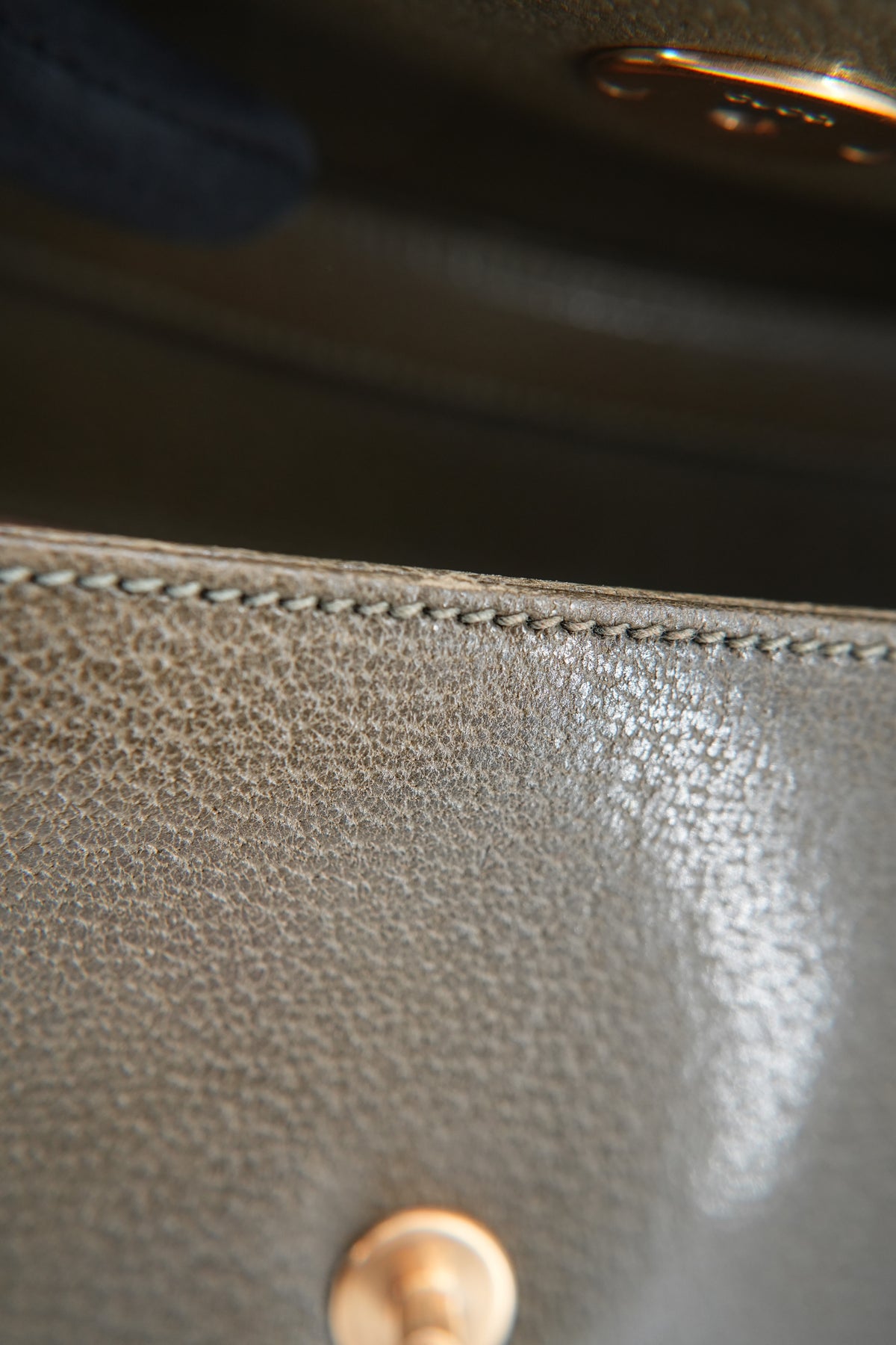 Gucci olive buckle vintage shoulder bag 004-23-0467