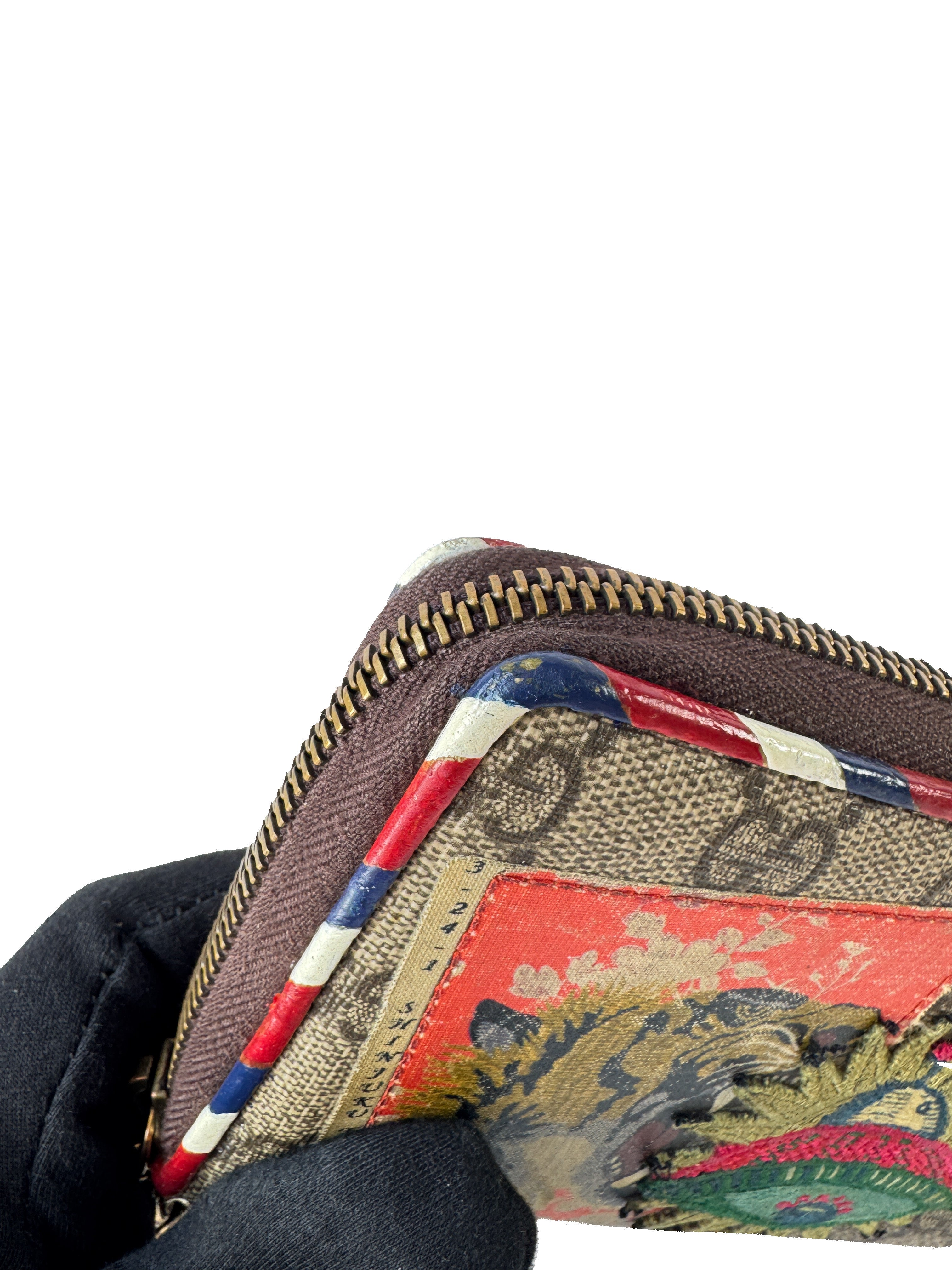 Gucci GG Supreme monogram UFO patch zip around wallet 473909.0959