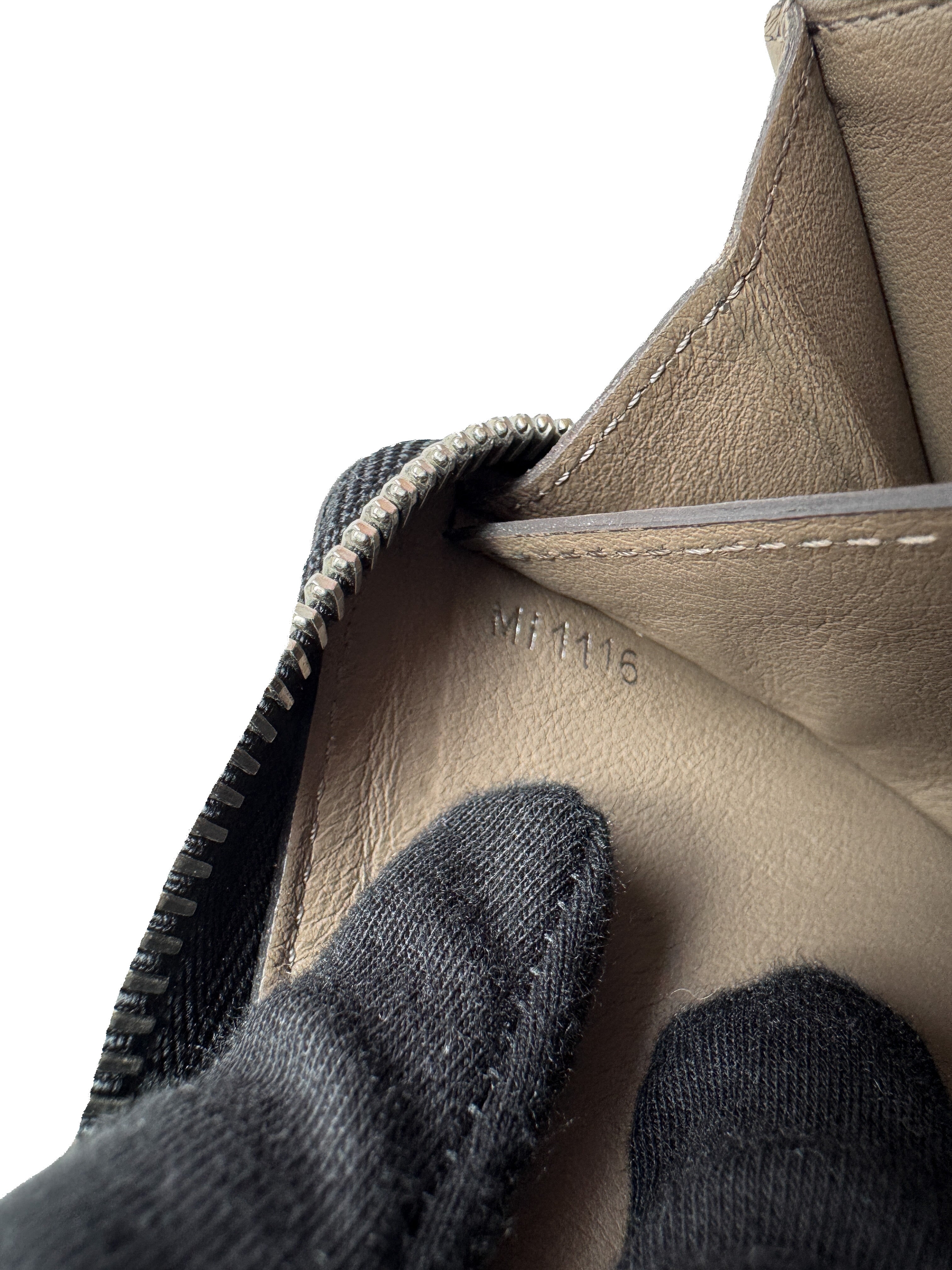 Louis Vuitton black leather Comete zip wallet MI1115