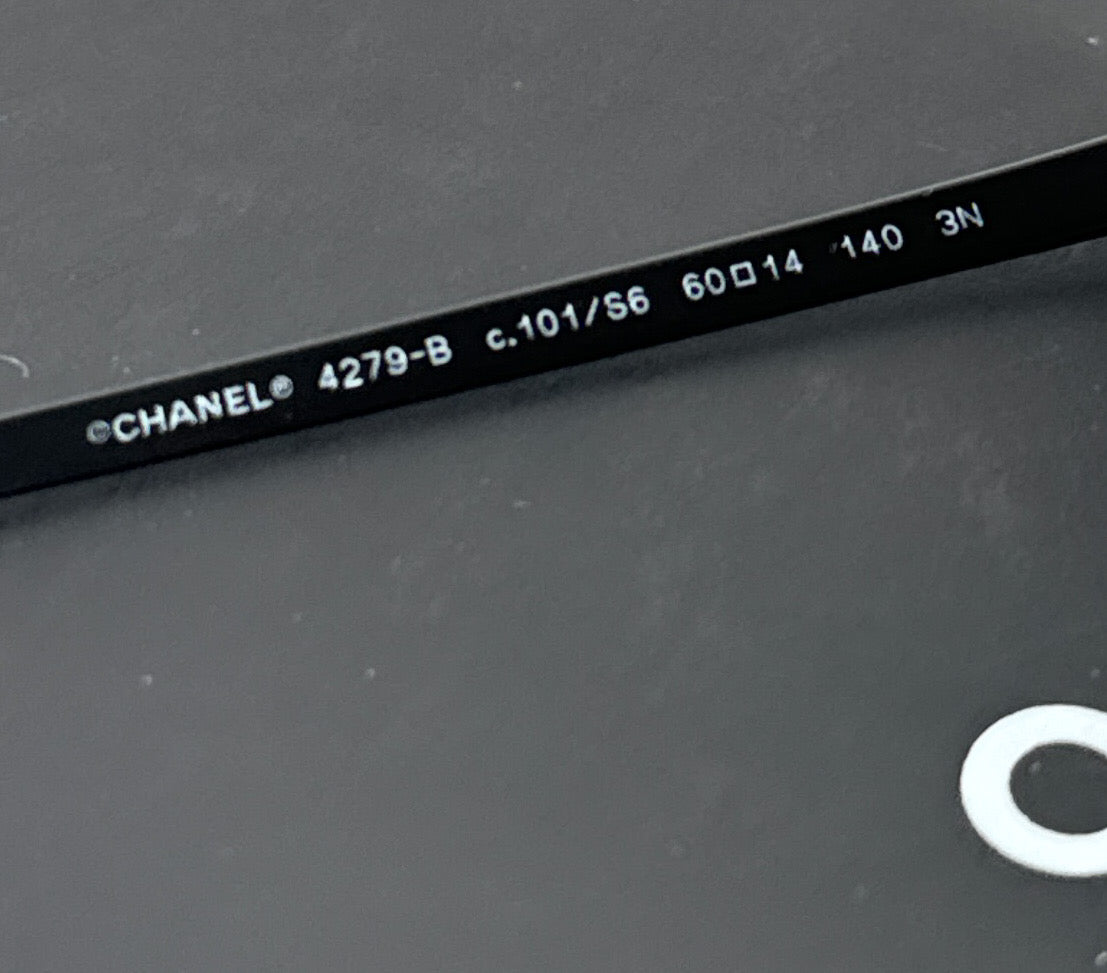 Chanel black metal Aviator sunglasses 4279-B box, case