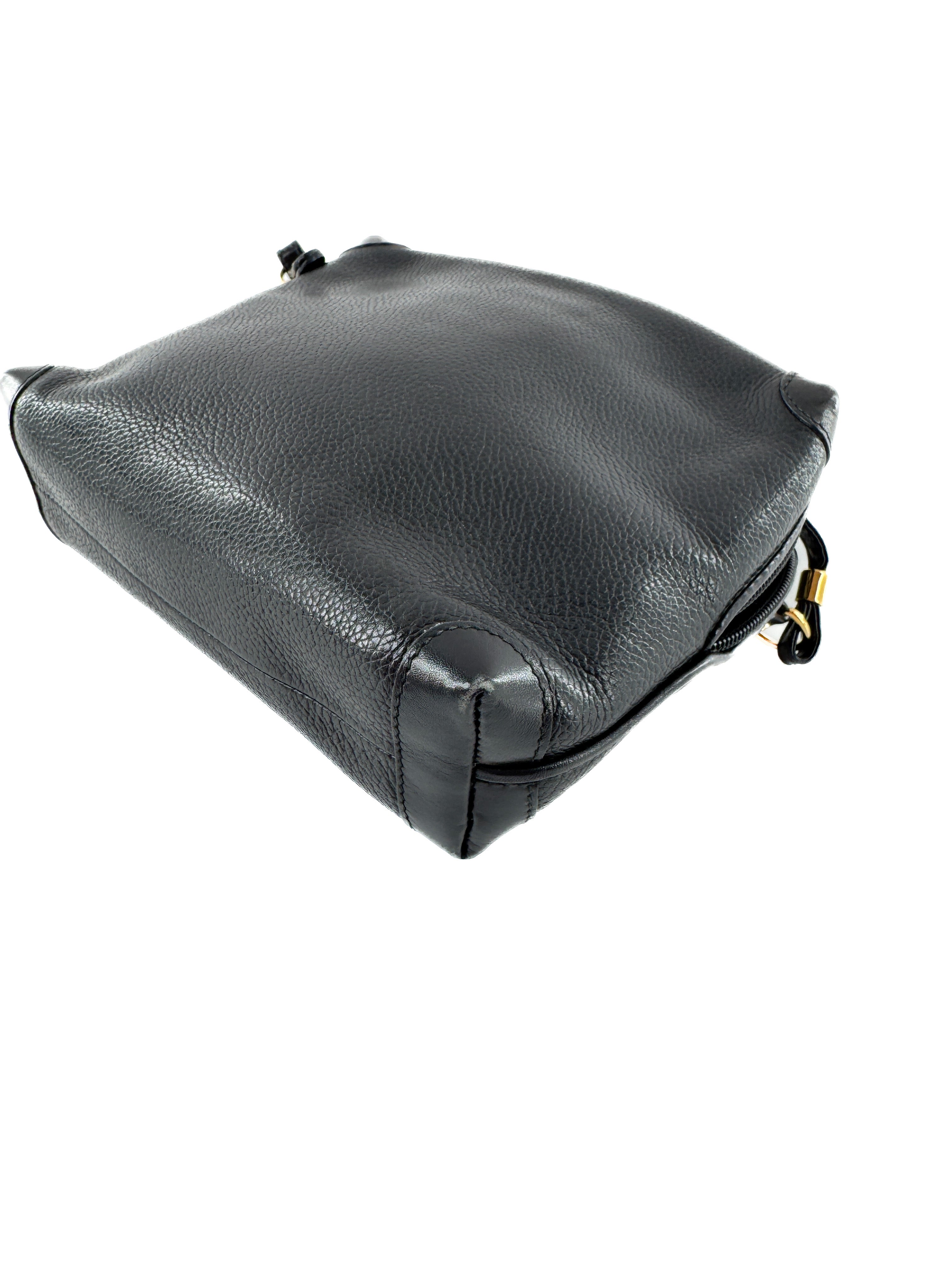 Gucci black vintage leather crossbody 007-104-0093