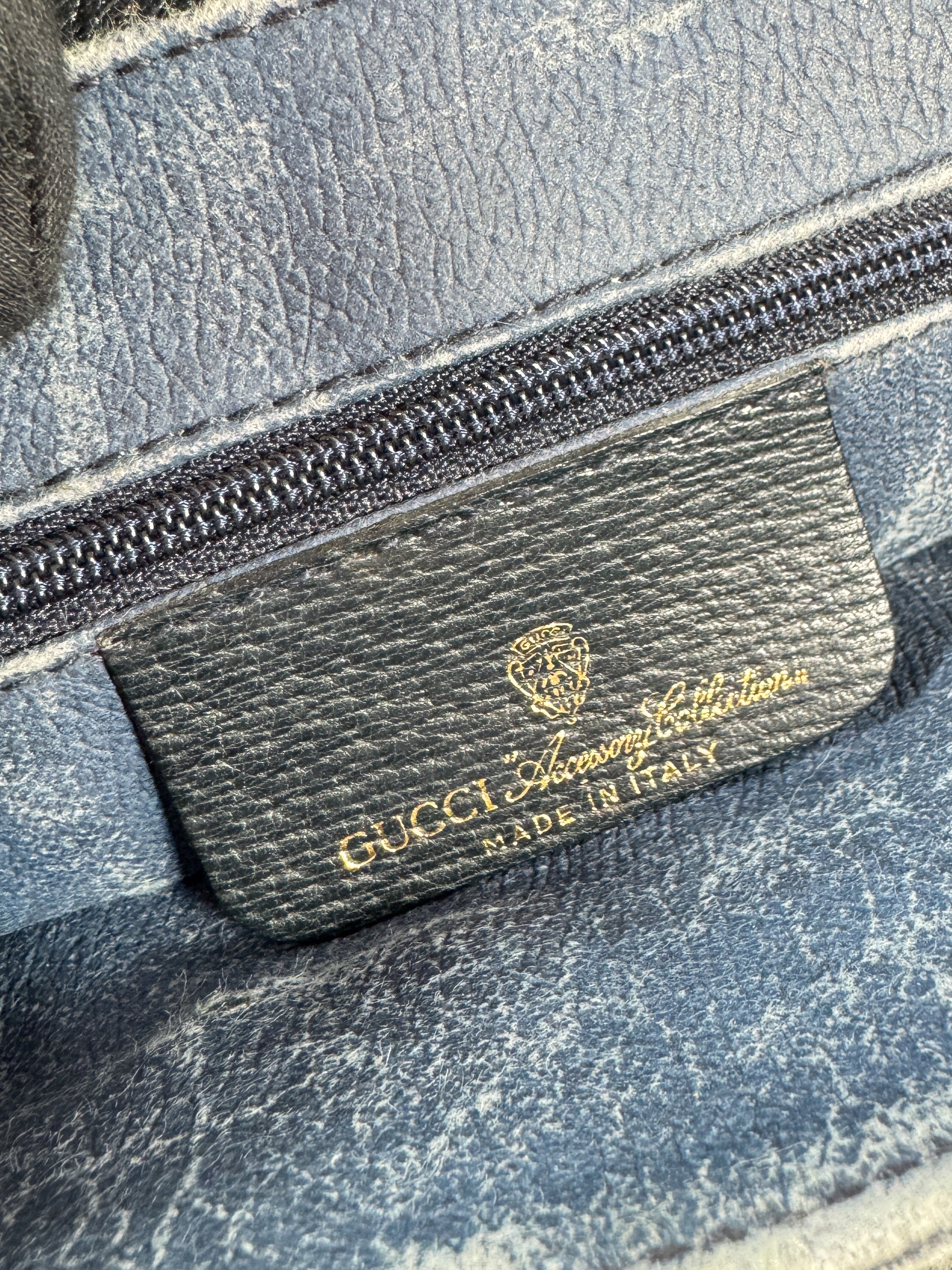 Gucci navy vintage GG shoulder bag 10-02-051