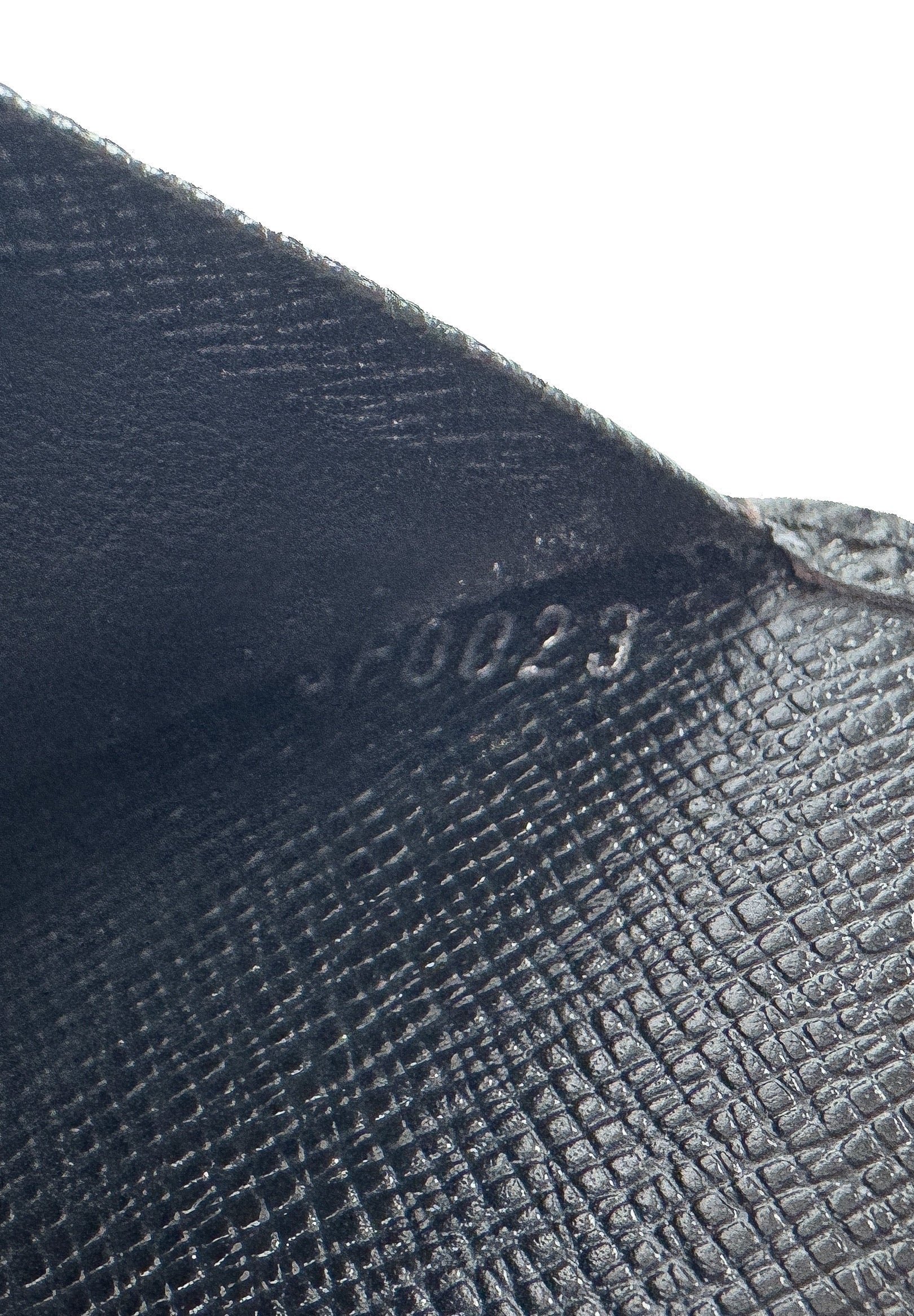 Louis Vuitton black Taiga leather agenda MM SP0033