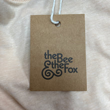 theBee&theFox woman graphic tee size XL NWT