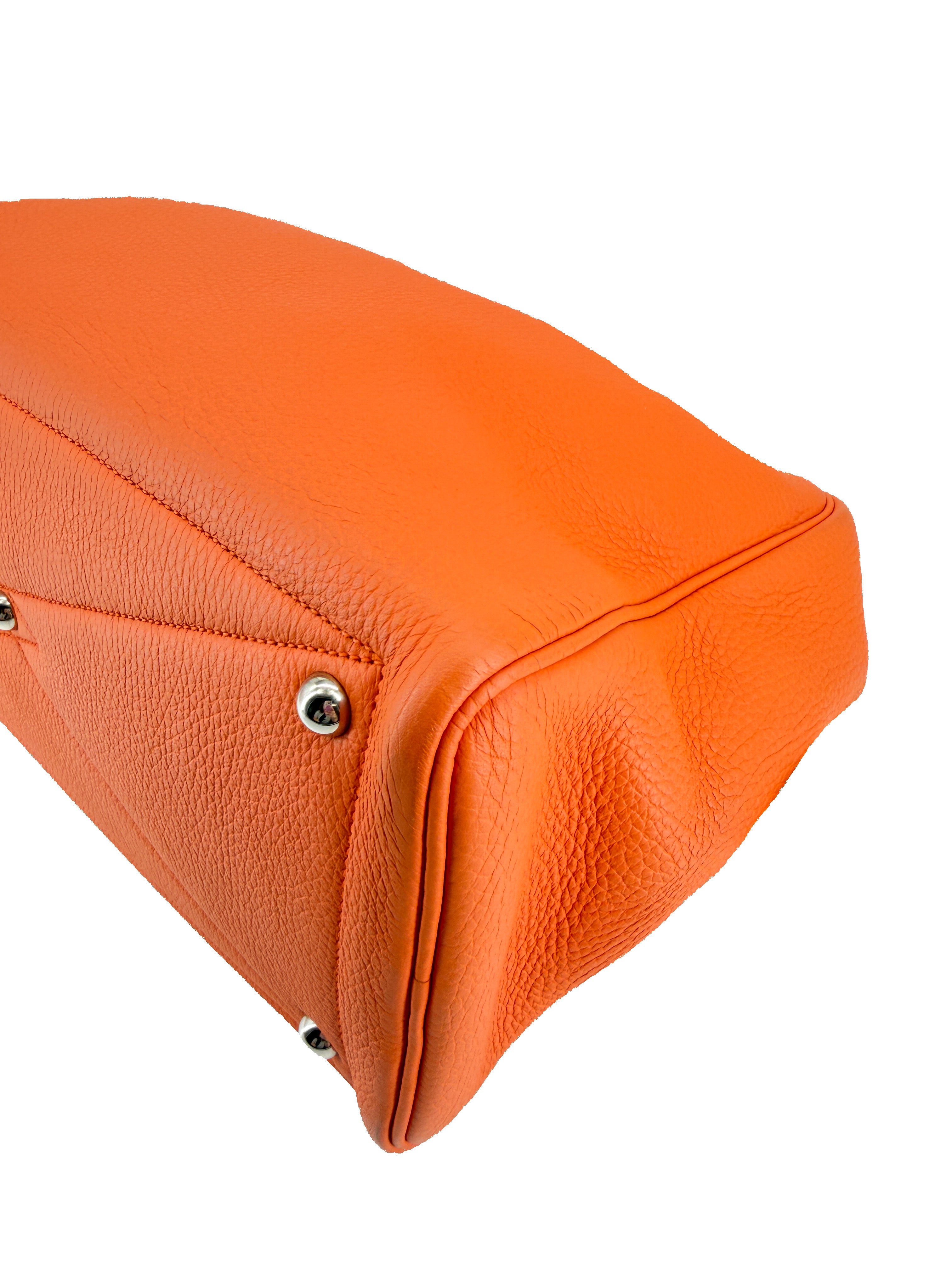 Hermès orange Clemence leather Victoria 35 square N
