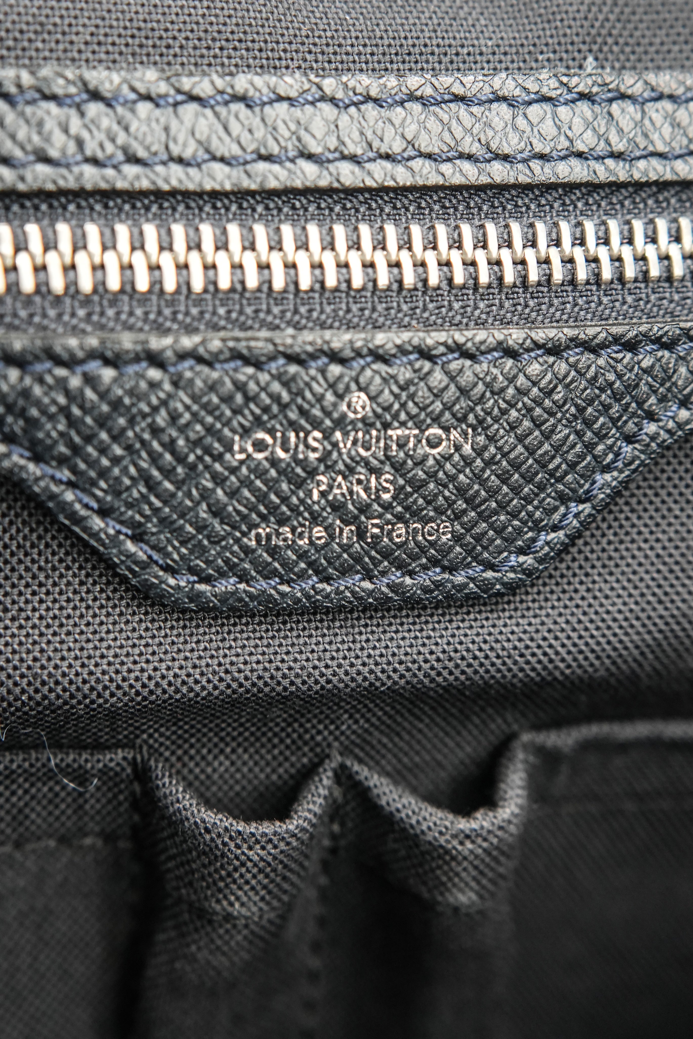 Louis Vuitton navy taiga leather briefcase RI1112