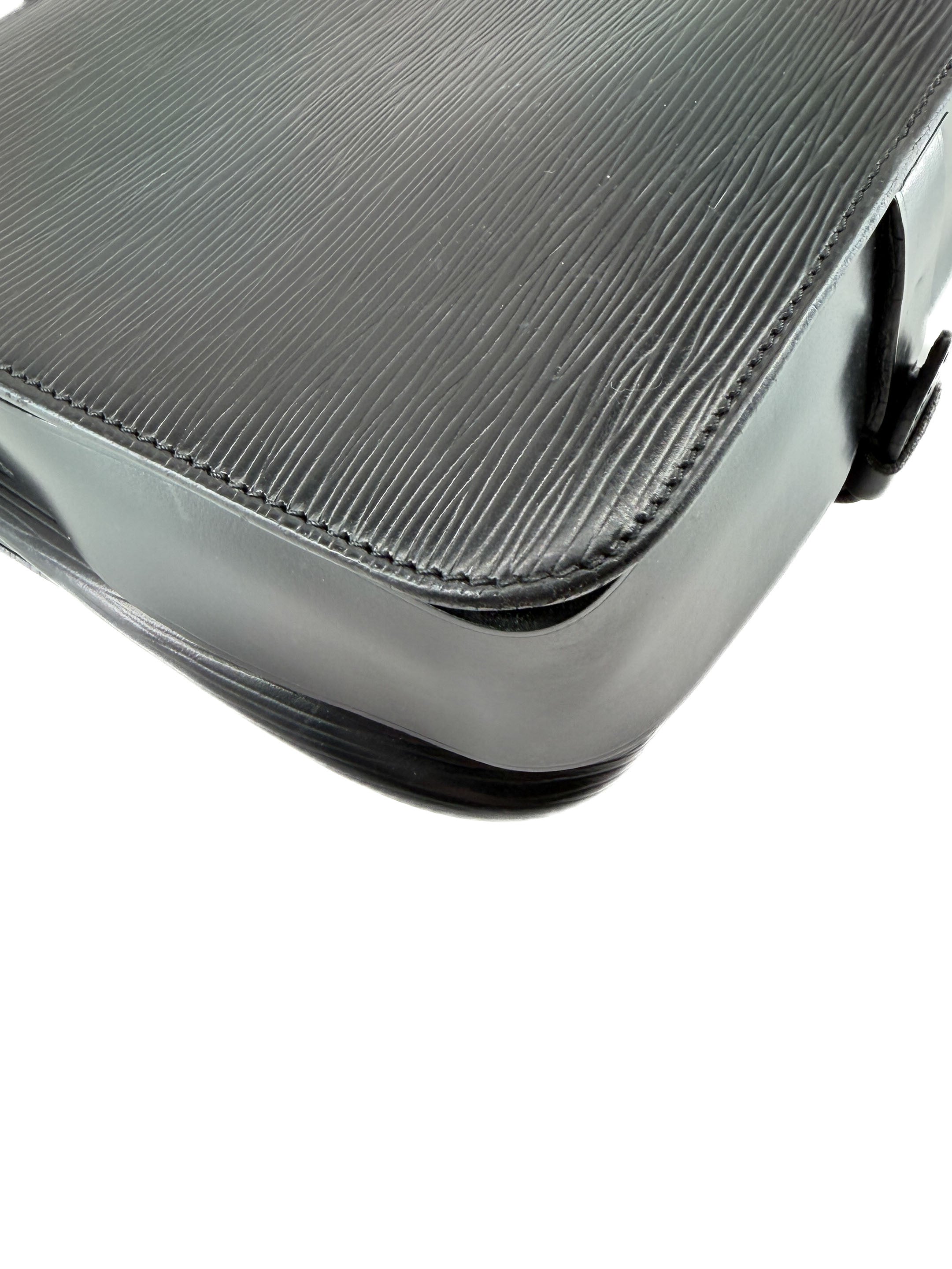 Louis Vuitton black epi Cartouchiere MM MI8901