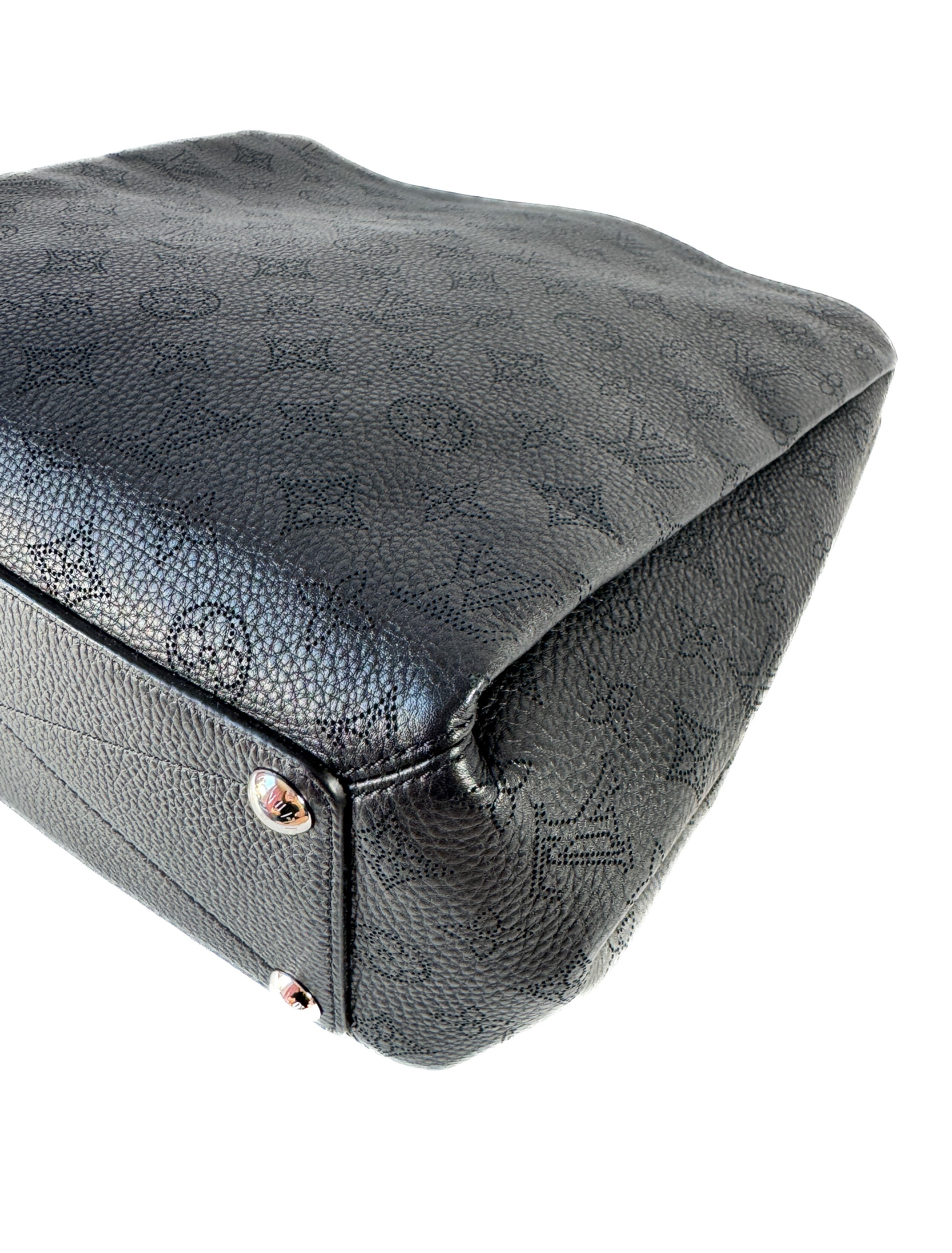 Louis Vuitton black Babylone Handbag Mahina Leather PM AH1155