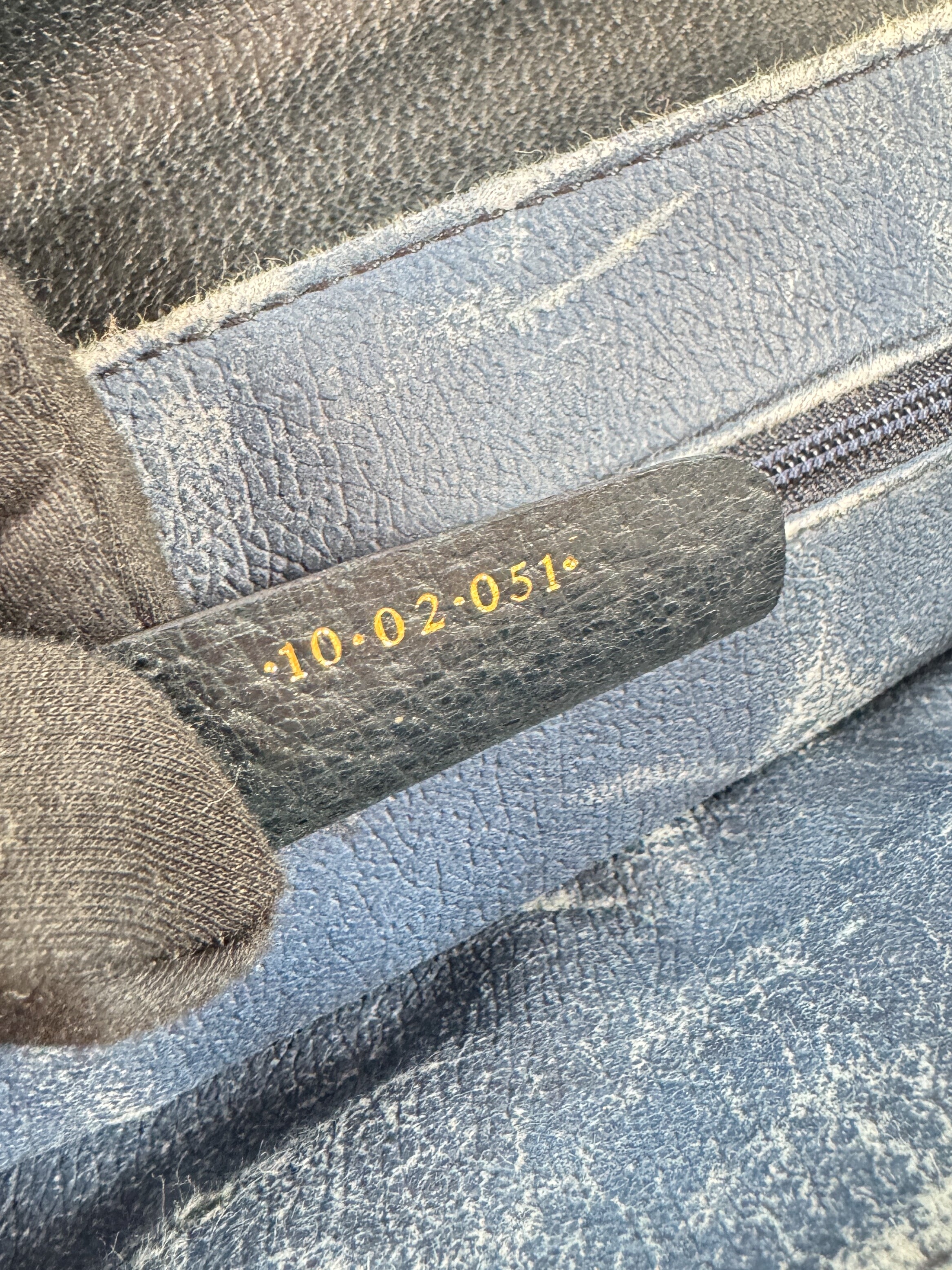 Gucci navy vintage GG shoulder bag 10-02-051