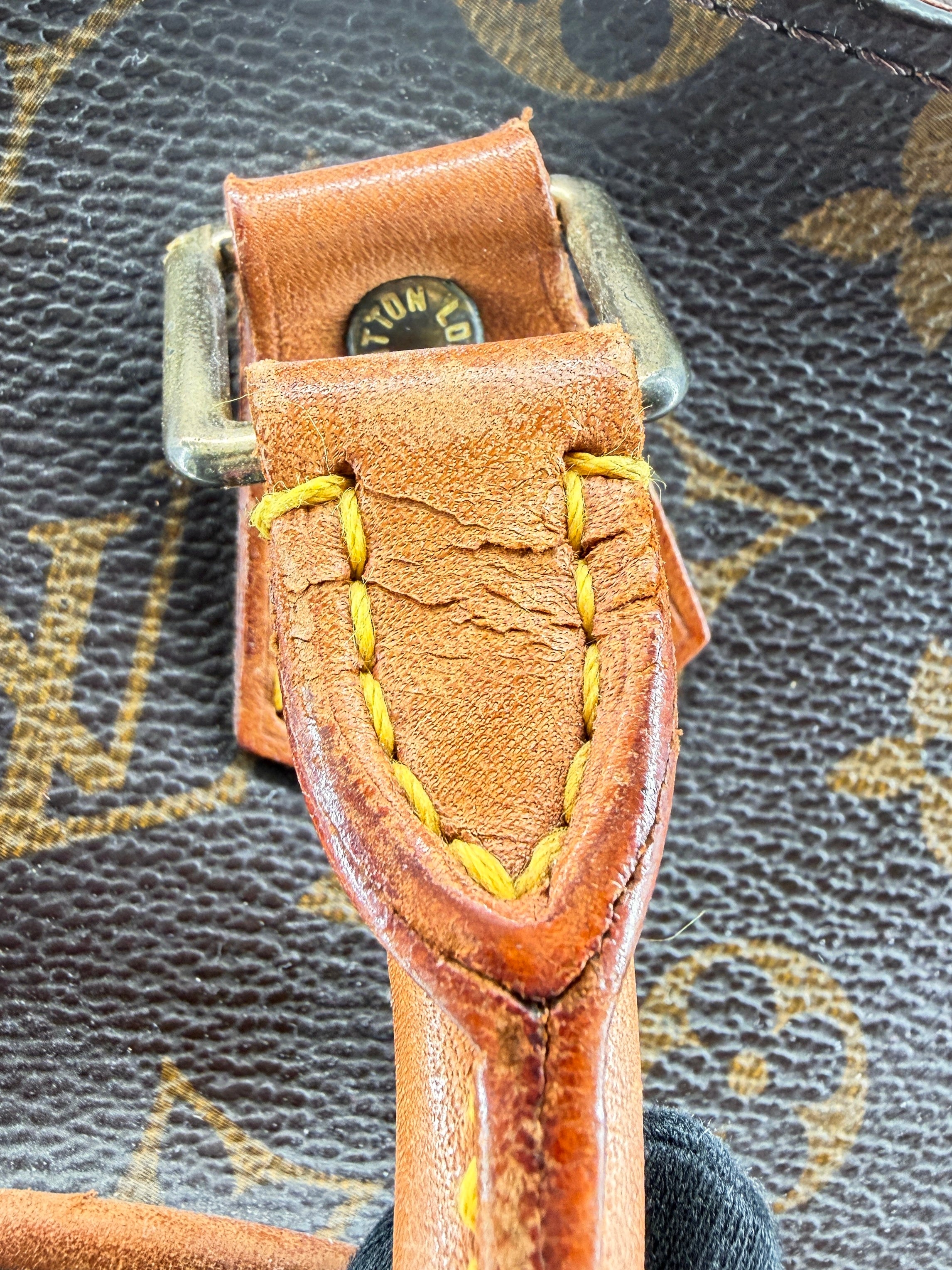 Louis Vuitton monogram Ellipse MM MI0010