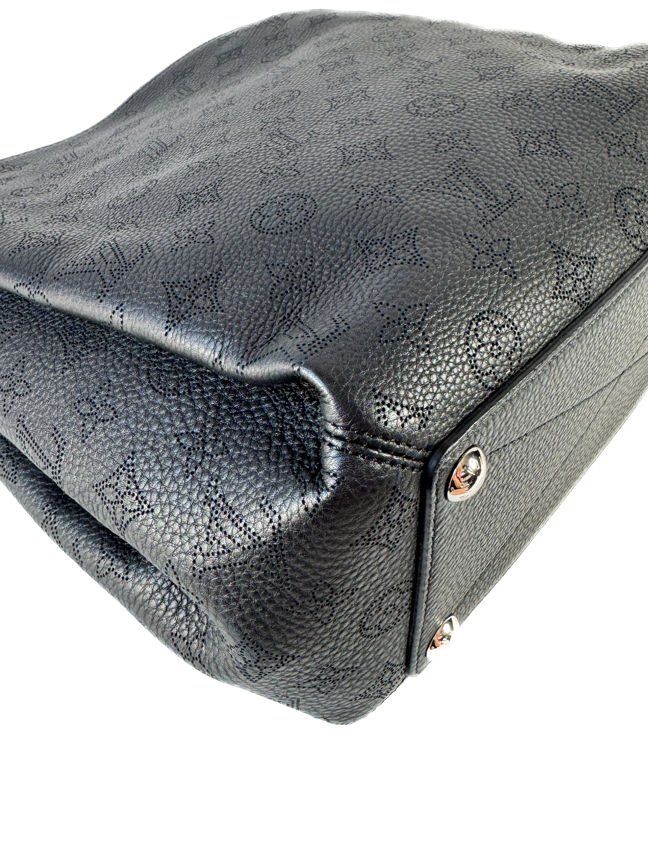 Louis Vuitton black Babylone Handbag Mahina Leather PM AH1155