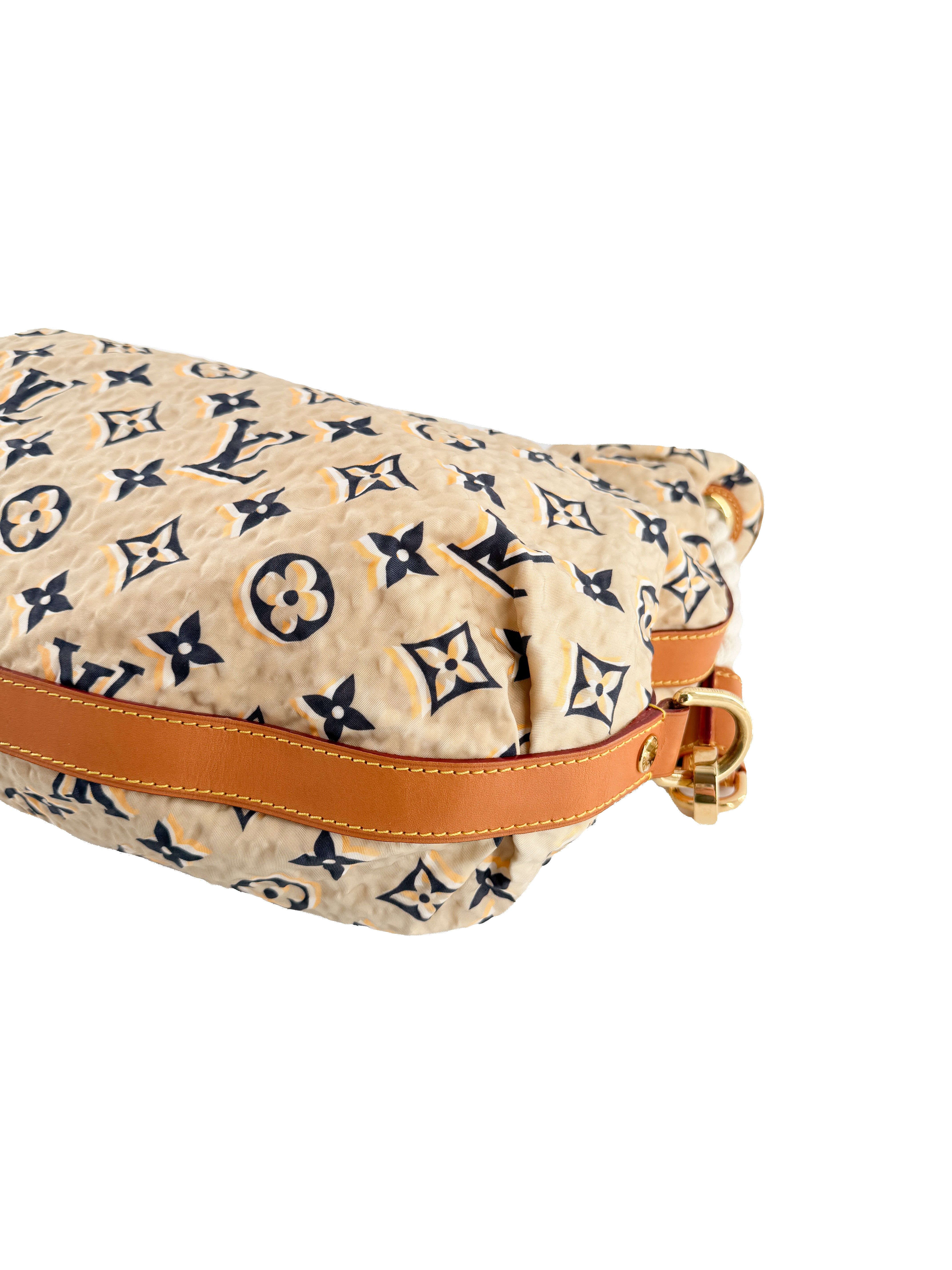 Louis Vuitton cream monogram Bulles MM Cruise Line FL4009