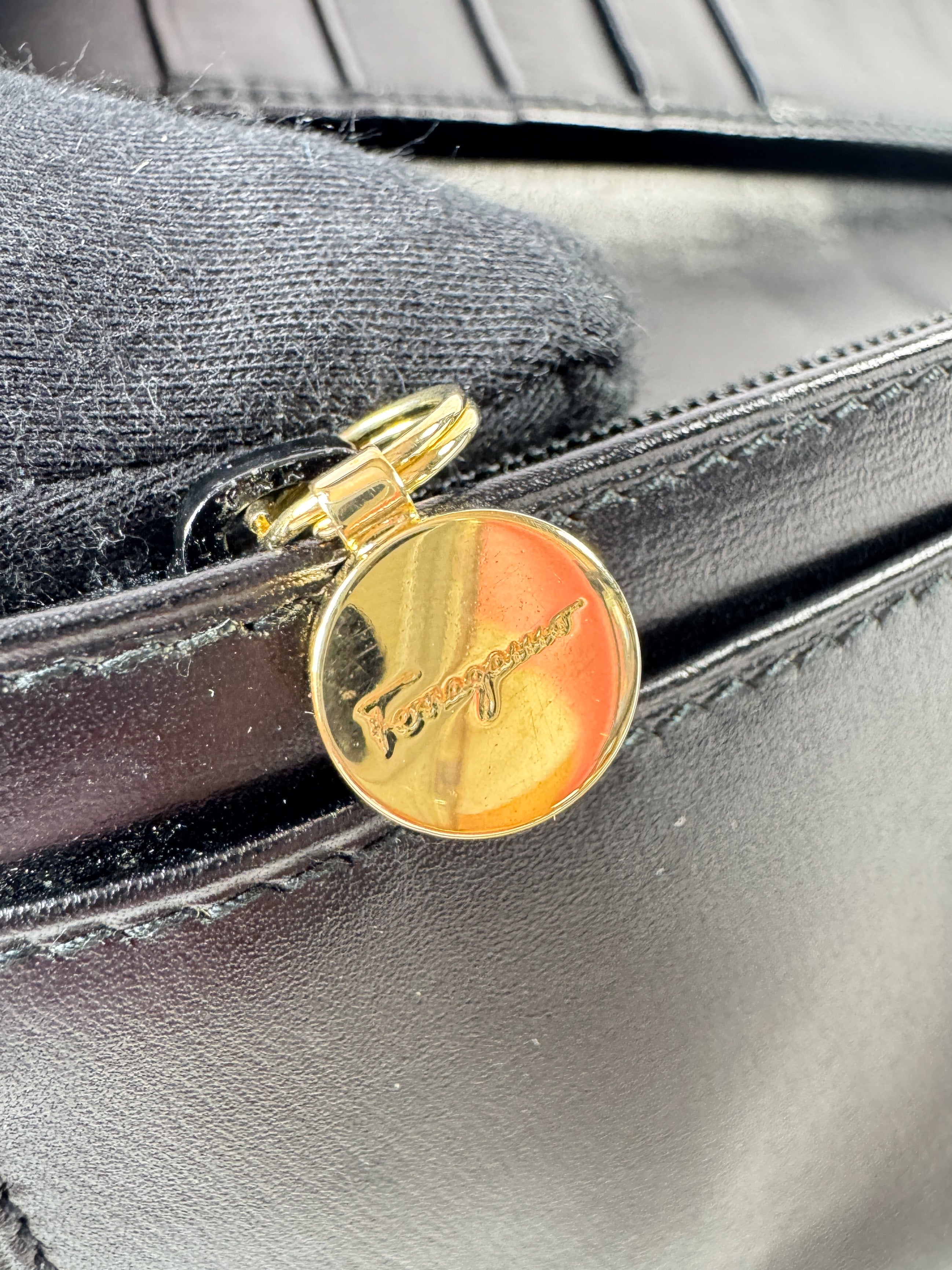 Salvatore Ferragamo black leather vintage Vera wallet  22 3059