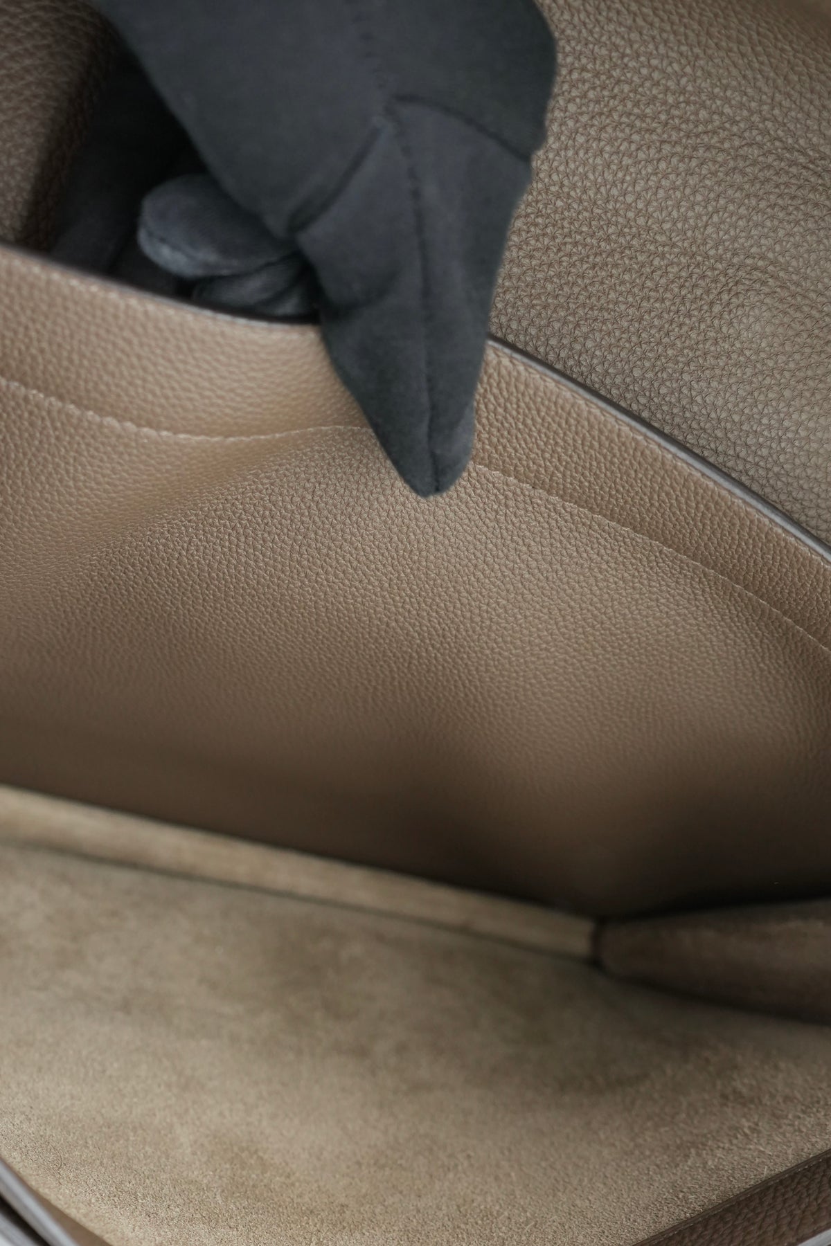 Hermes Sac a Depeches Light 41 T taupe togo