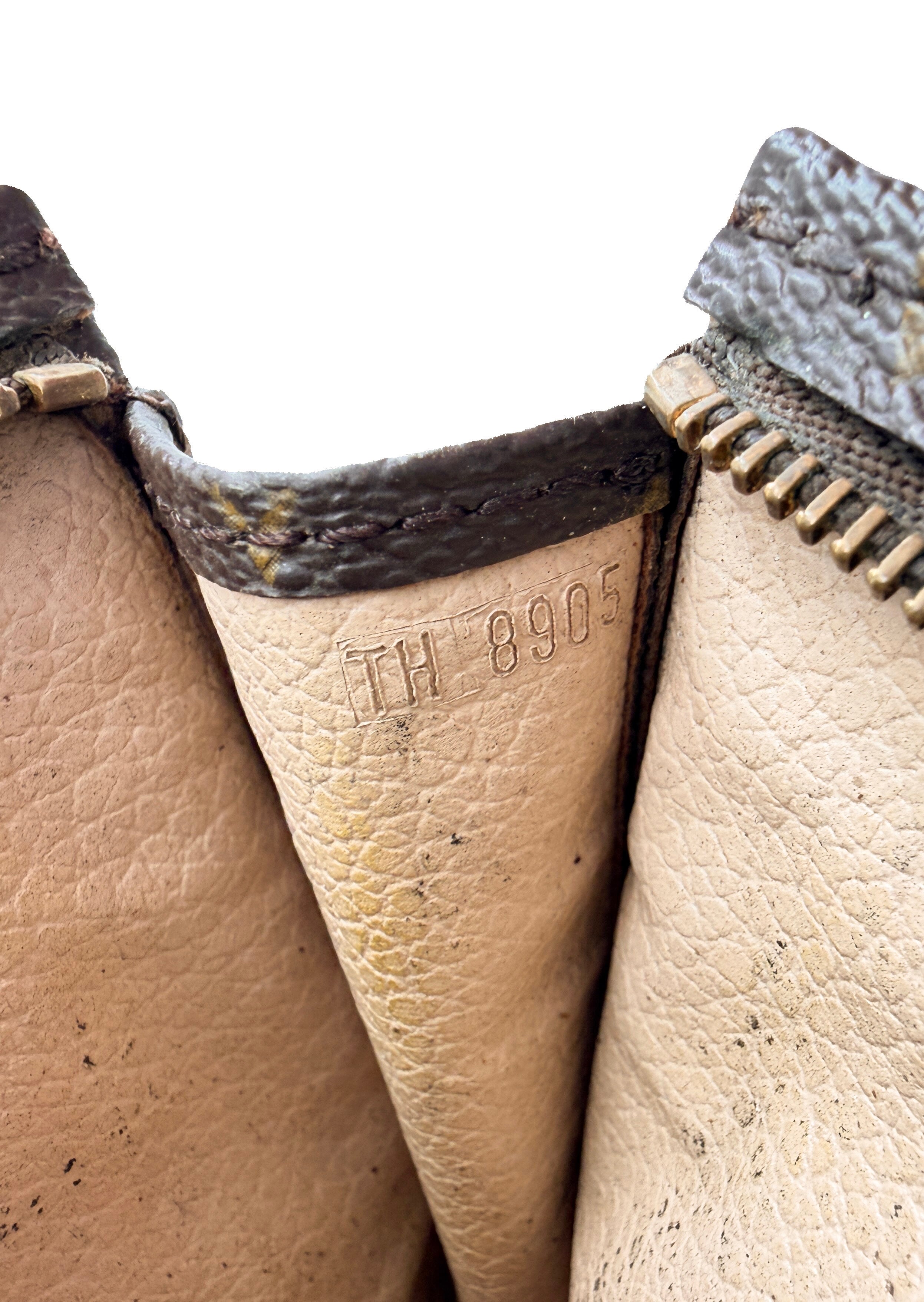 Louis Vuitton monogram toiletry pouch 15 TH8905
