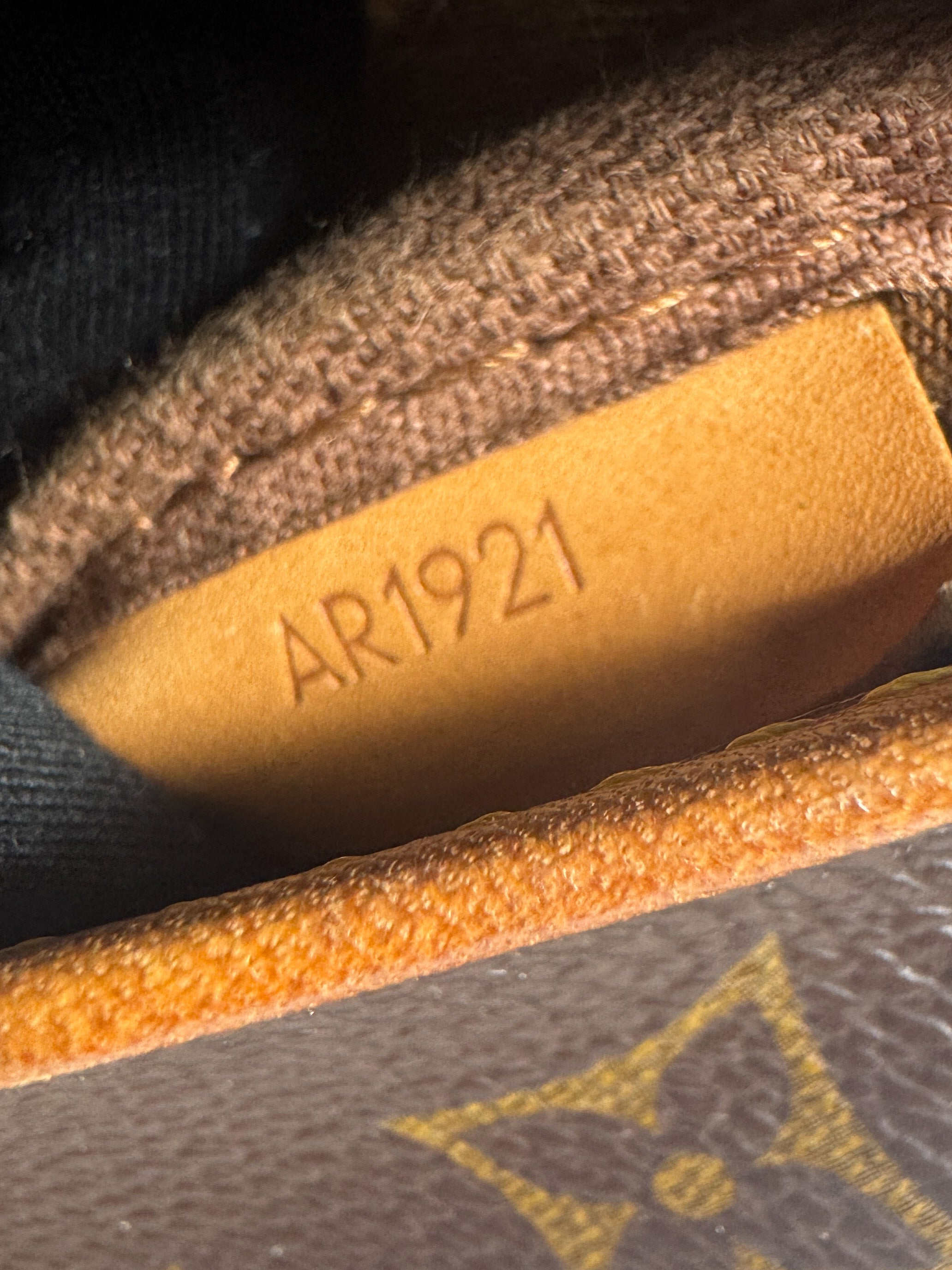 Louis Vuitton monogram Saumur 30 AR1921