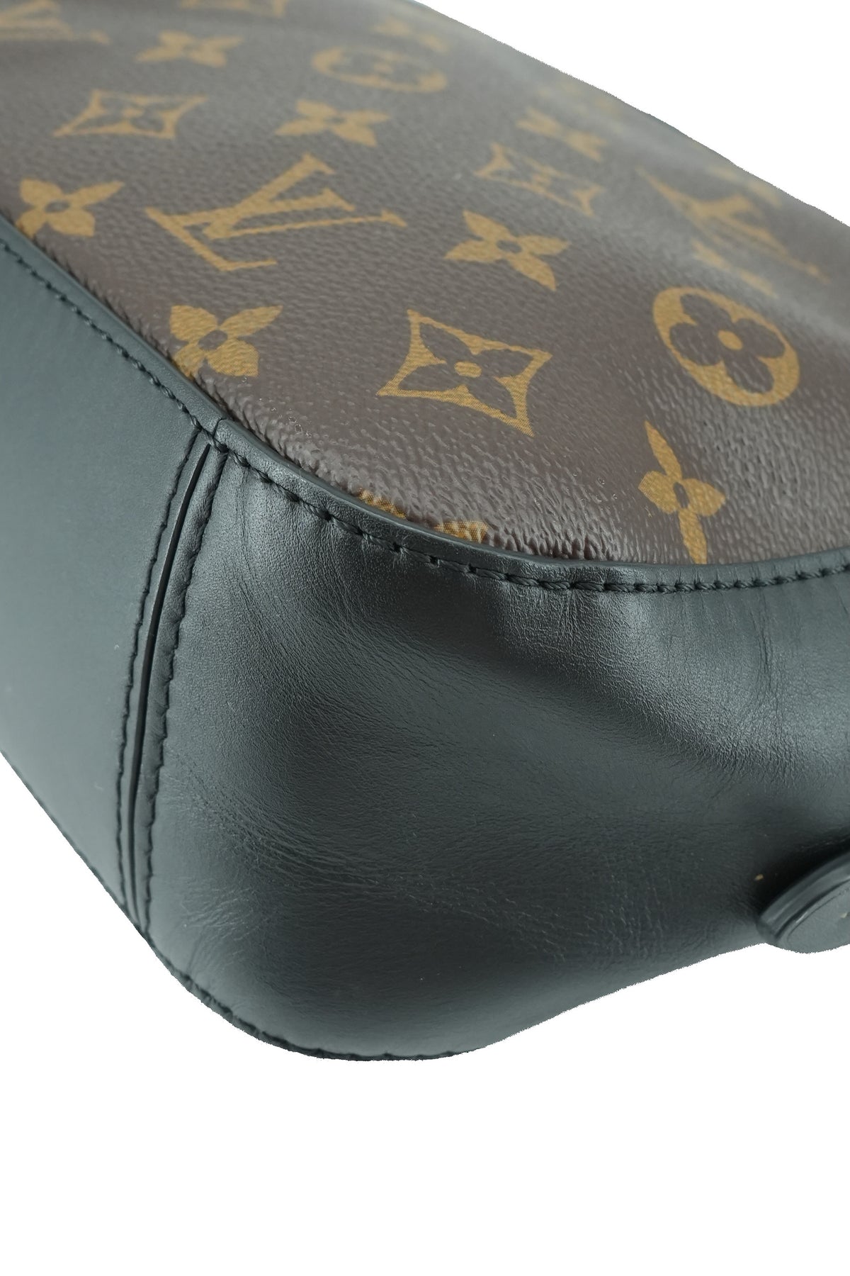 Louis Vuitton monogram black Saintonge crossbody DU2168