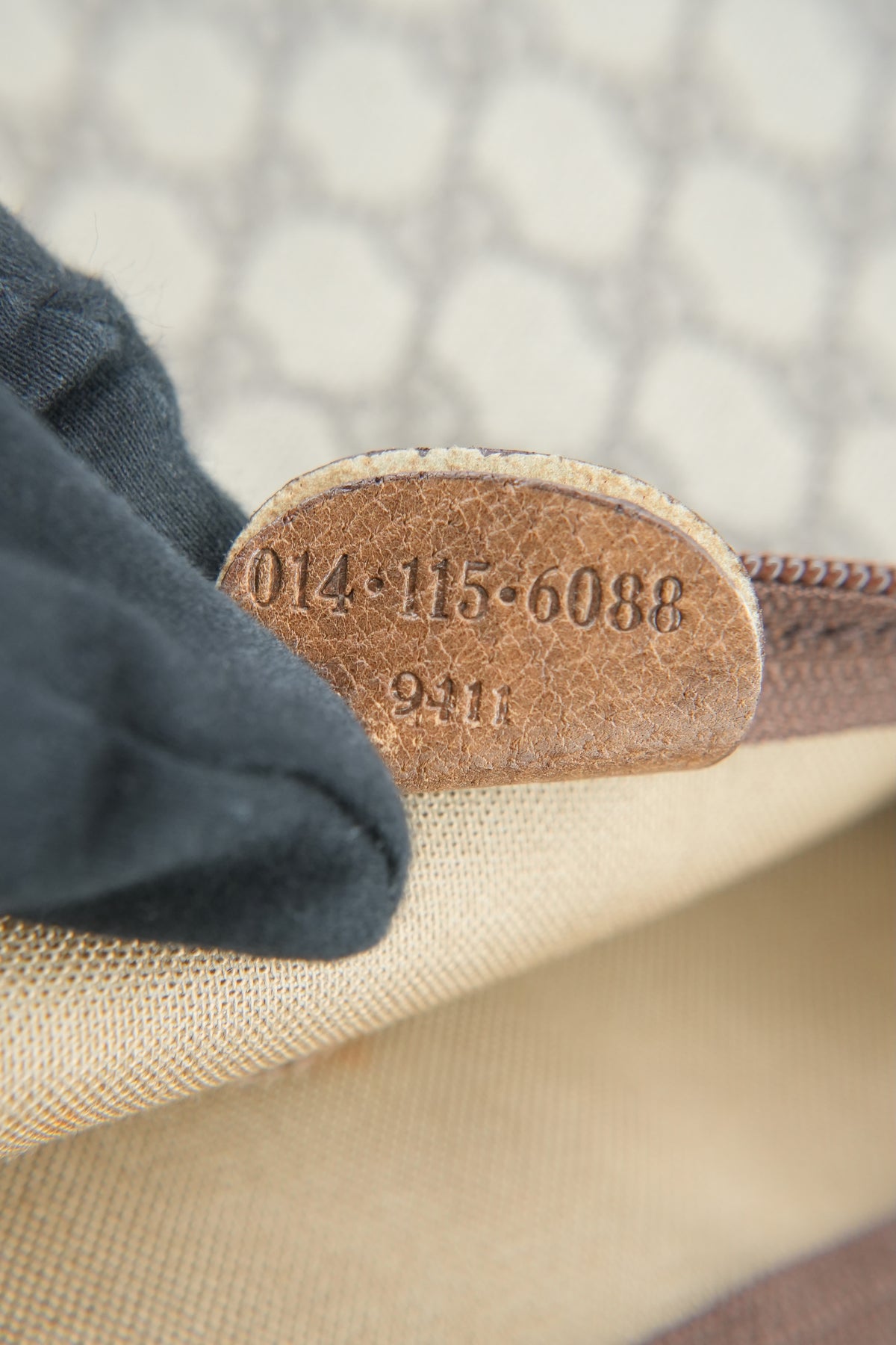 Gucci brown vintage zip pouch 014-115-6088